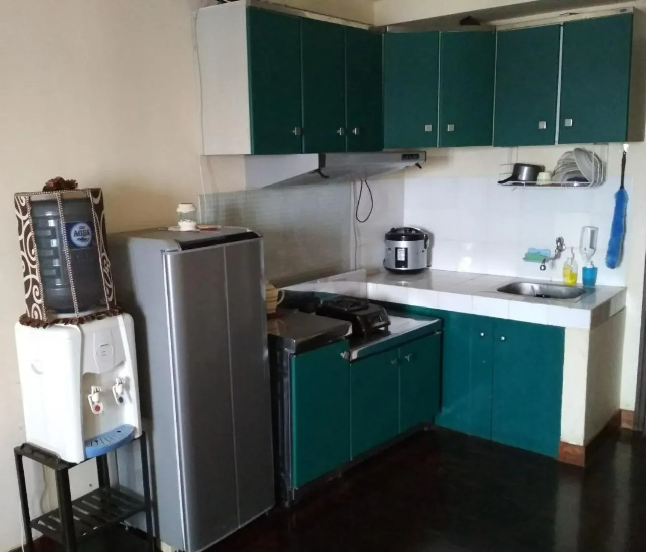 Kitchen or kitchenette in The suites Metro Apartment by Desta Farispro