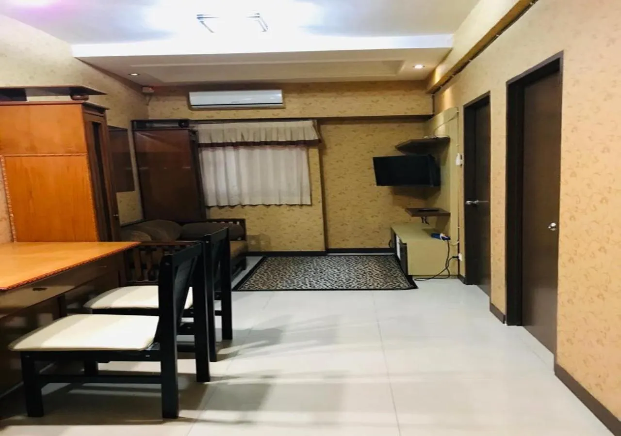 Living room in The suites Metro Apartment by Desta Farispro