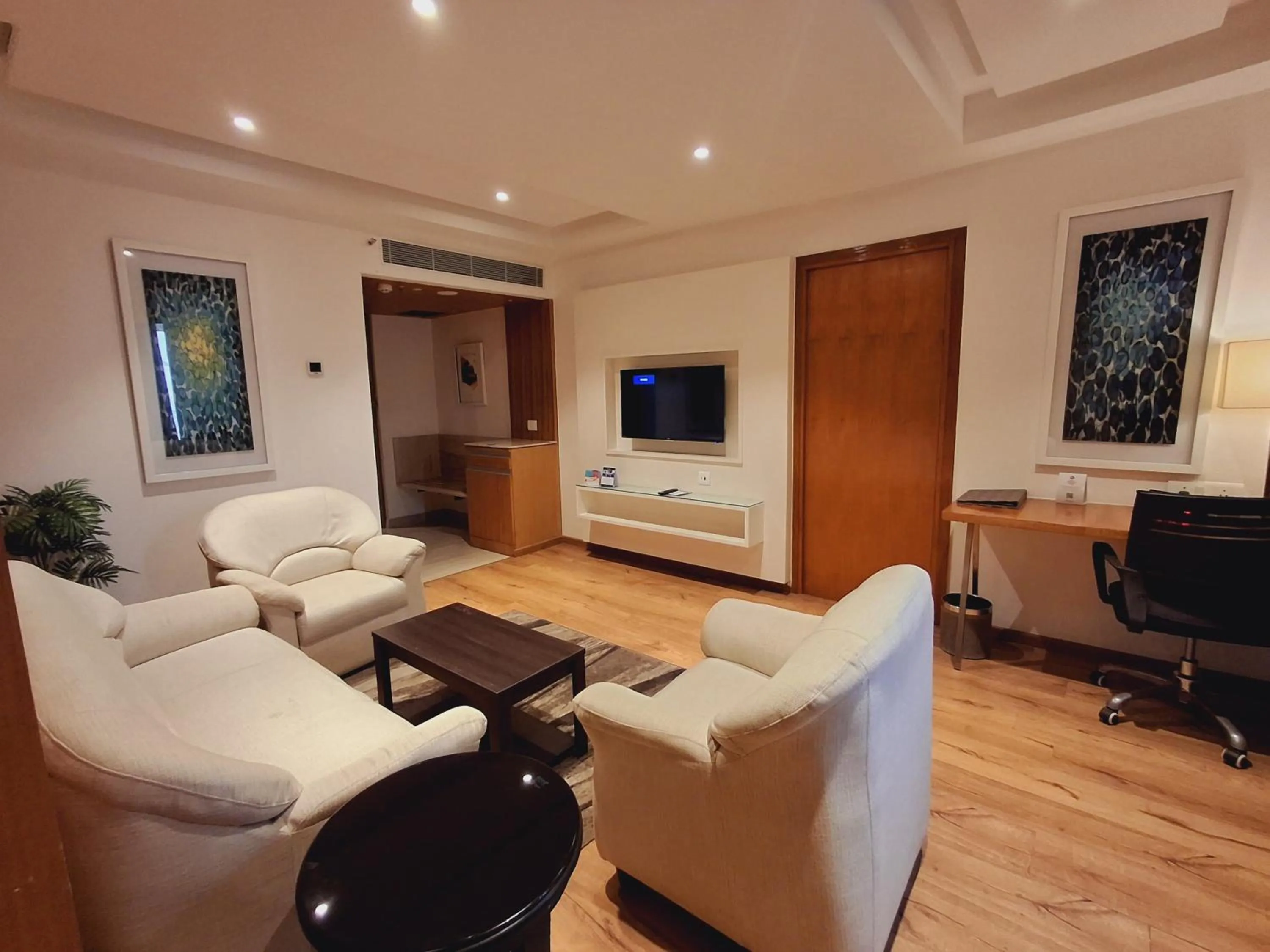 Communal lounge/ TV room in Best Western Plus Tejvivaan