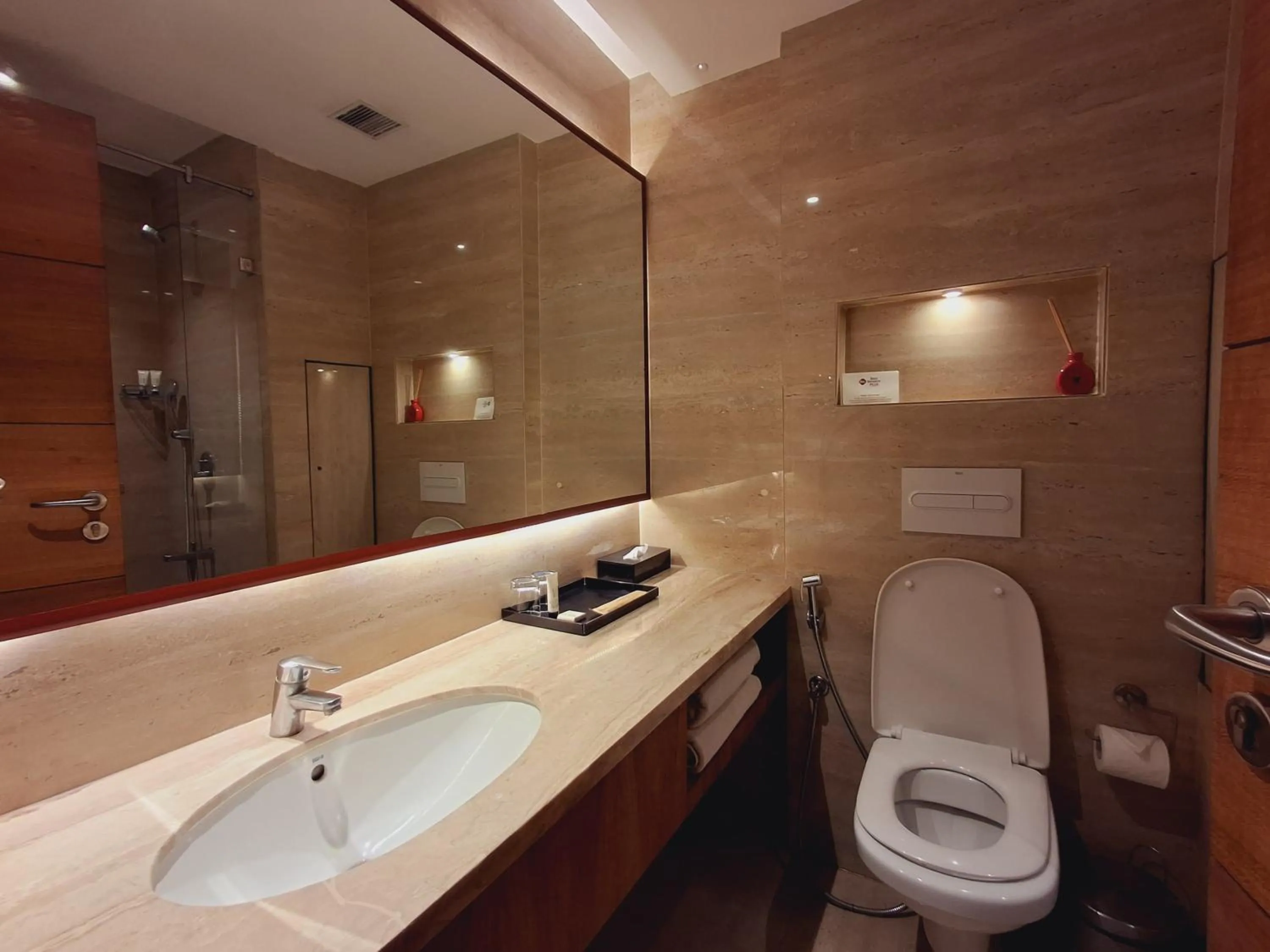 Toilet in Best Western Plus Tejvivaan