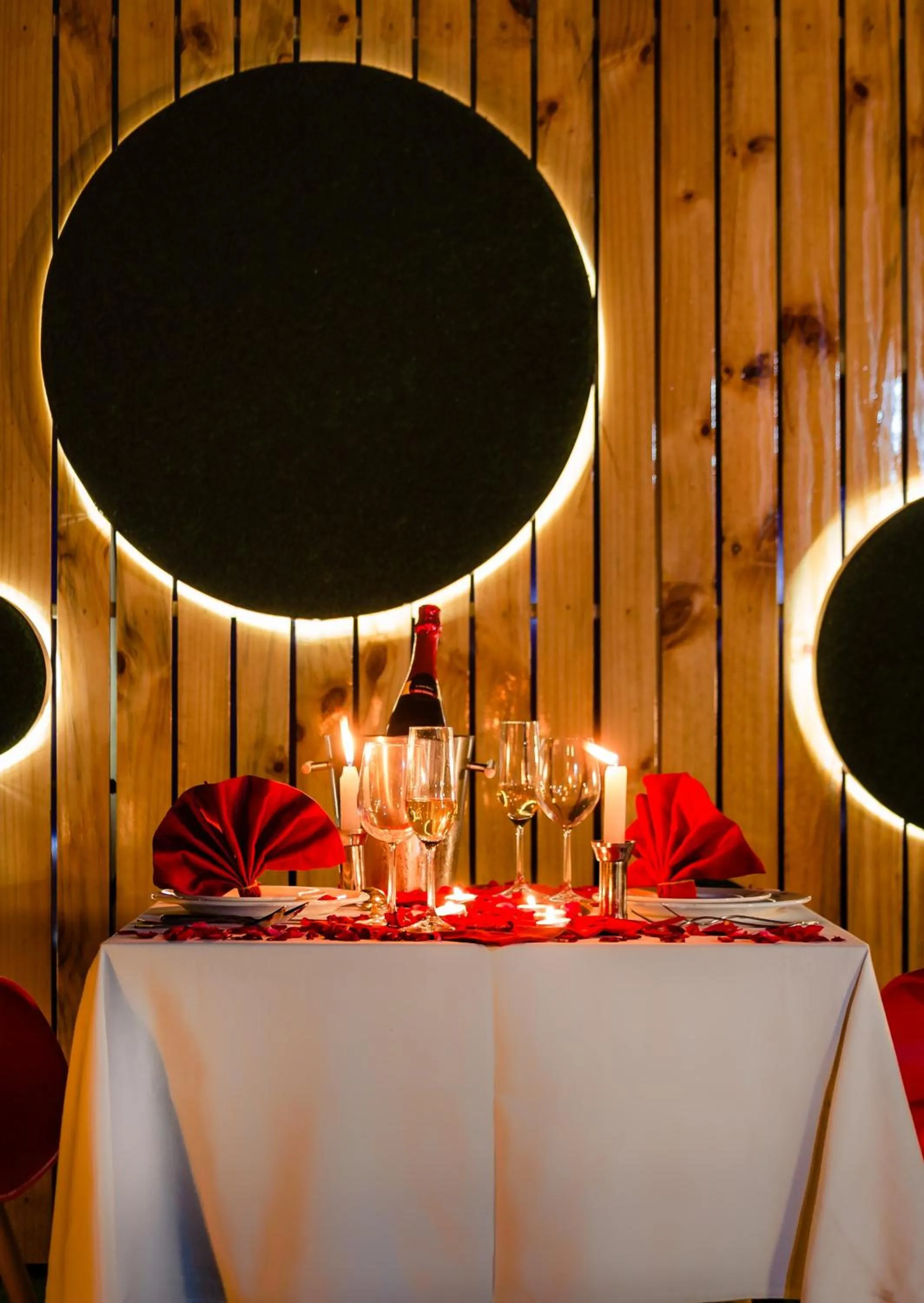 Restaurant/places to eat in Best Western Plus Tejvivaan