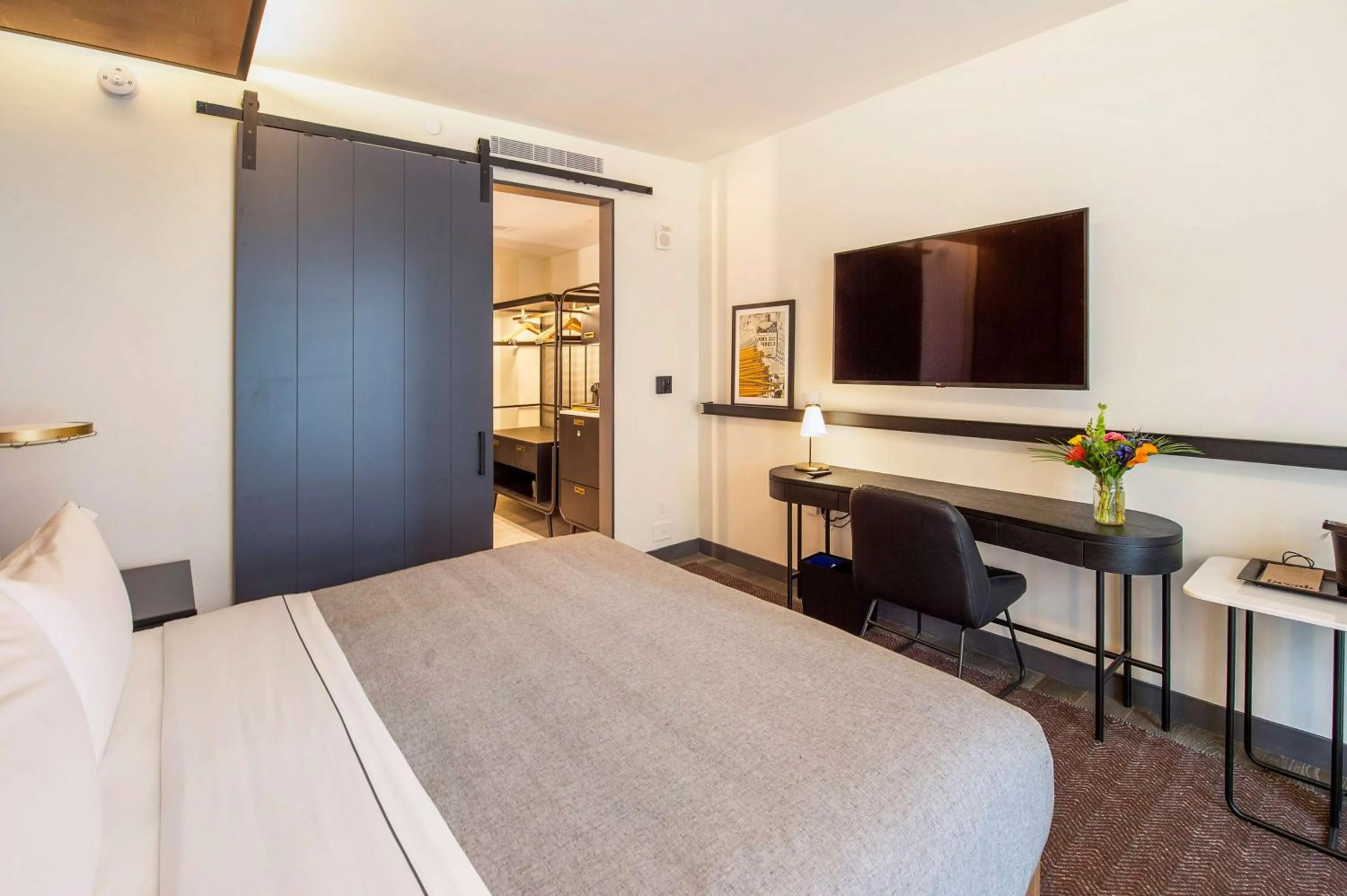 Bedroom, Bed in Canopy By Hilton Jersey City Arts District