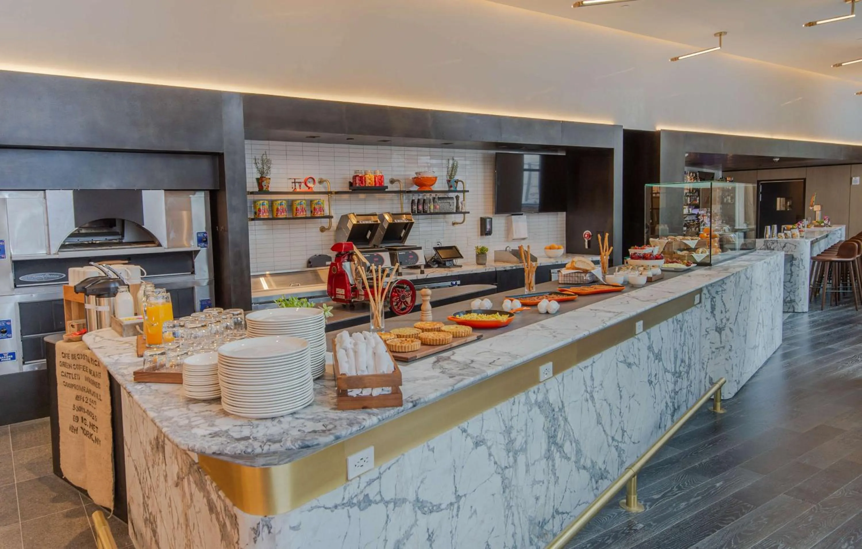 Lounge or bar in Canopy By Hilton Jersey City Arts District