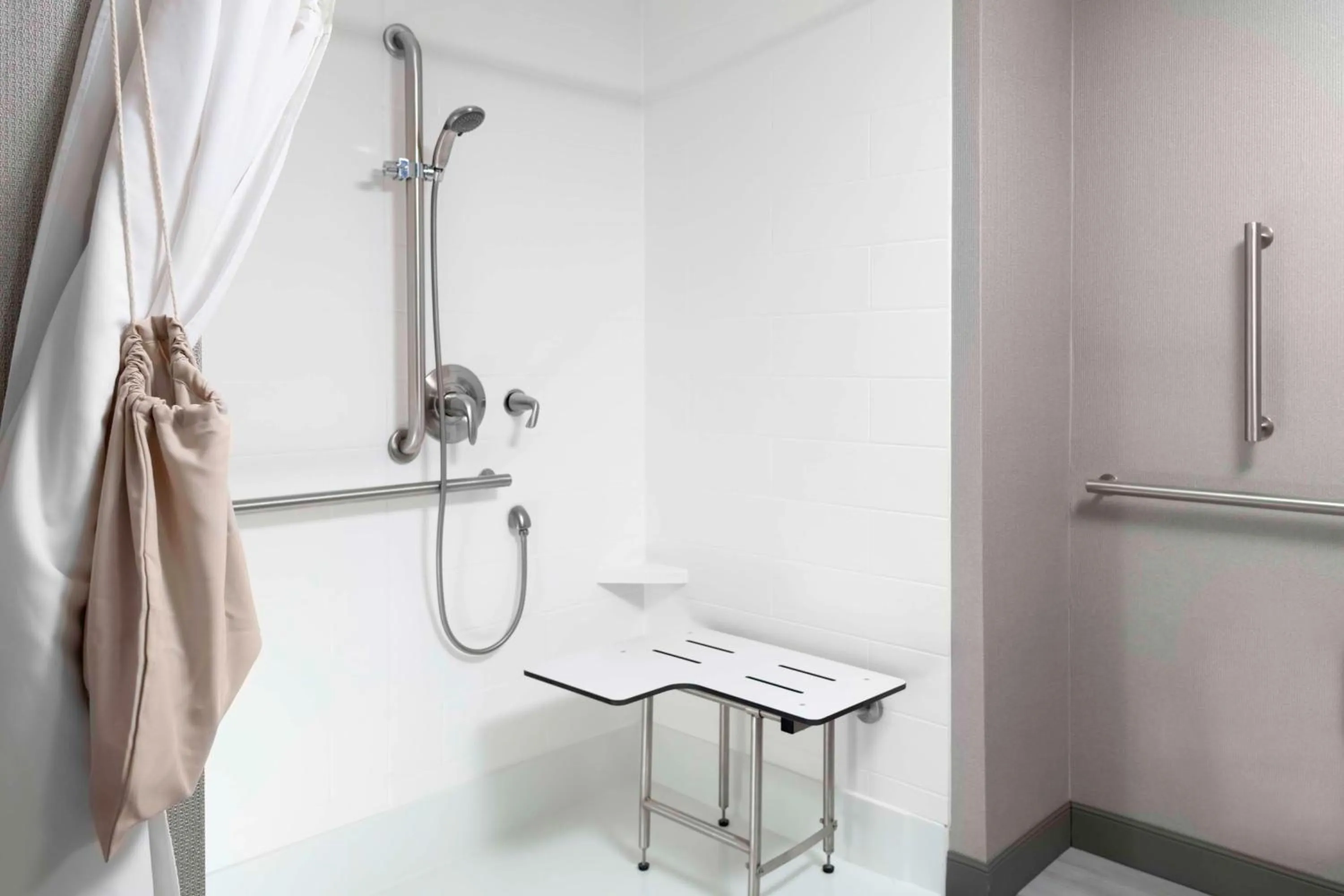 Bathroom in Hilton Garden Inn By Hilton Fort Wayne North