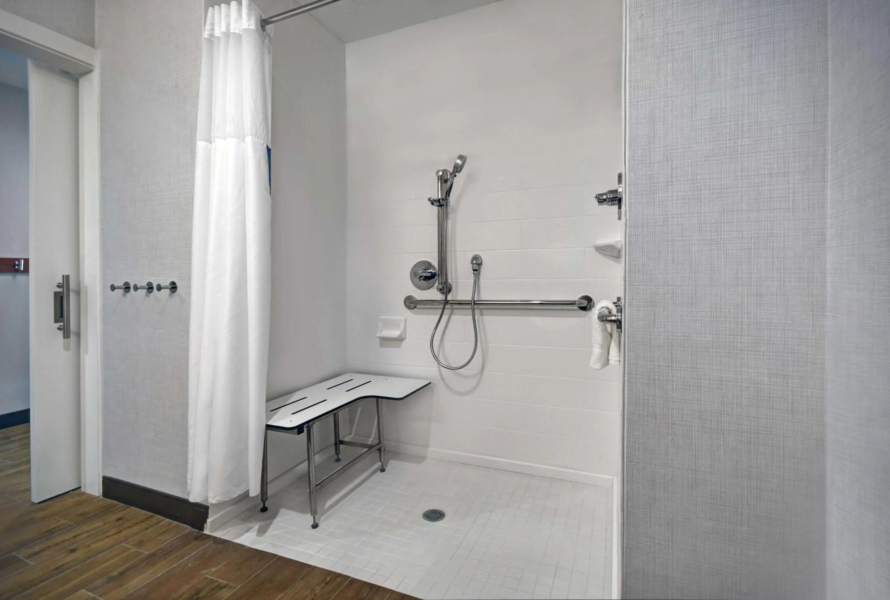 Bathroom in Hampton Inn Midland South, Tx