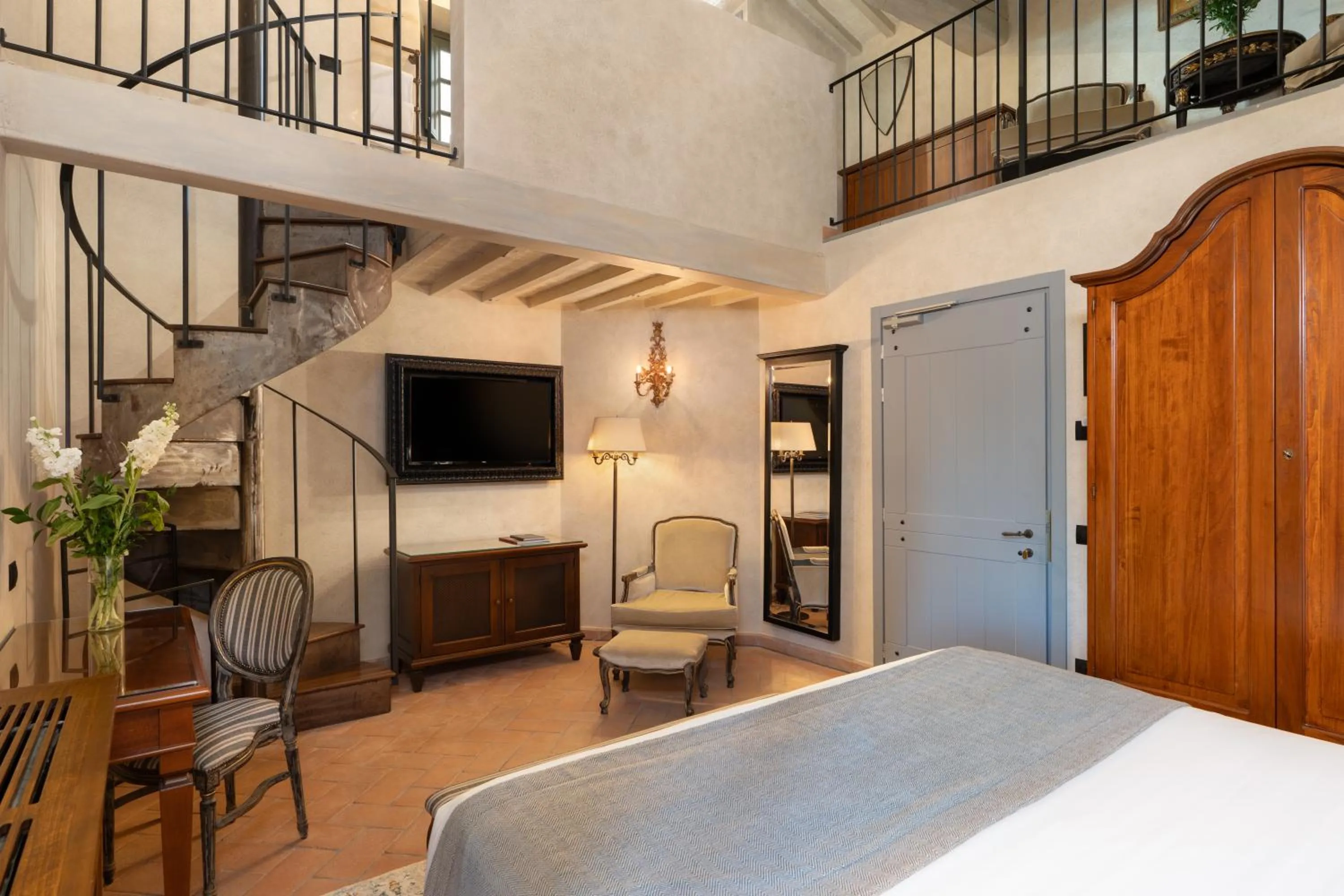 Bed in Villa Petriolo - Small Luxury Hotels of the World