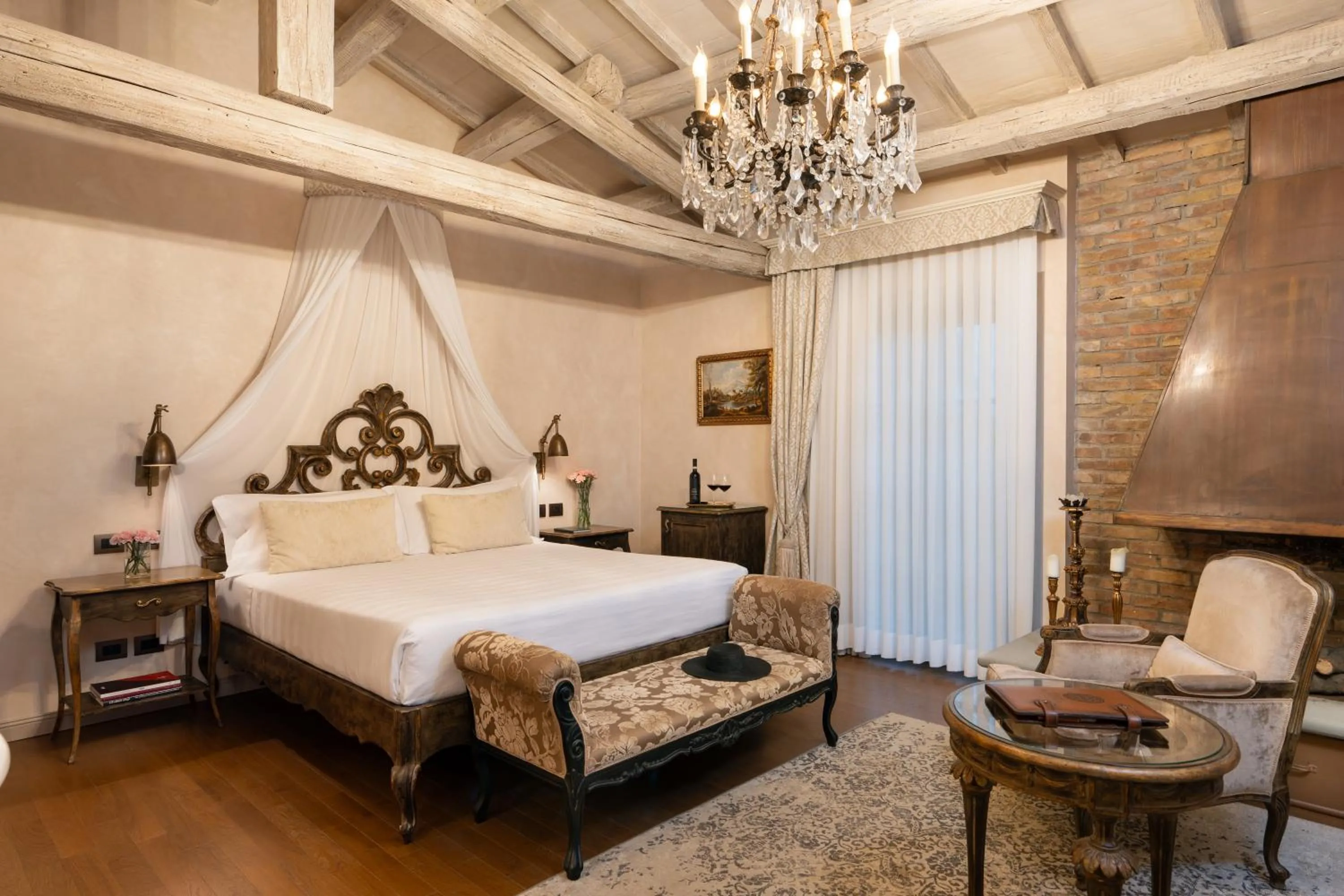 Bed in Villa Petriolo - Small Luxury Hotels of the World