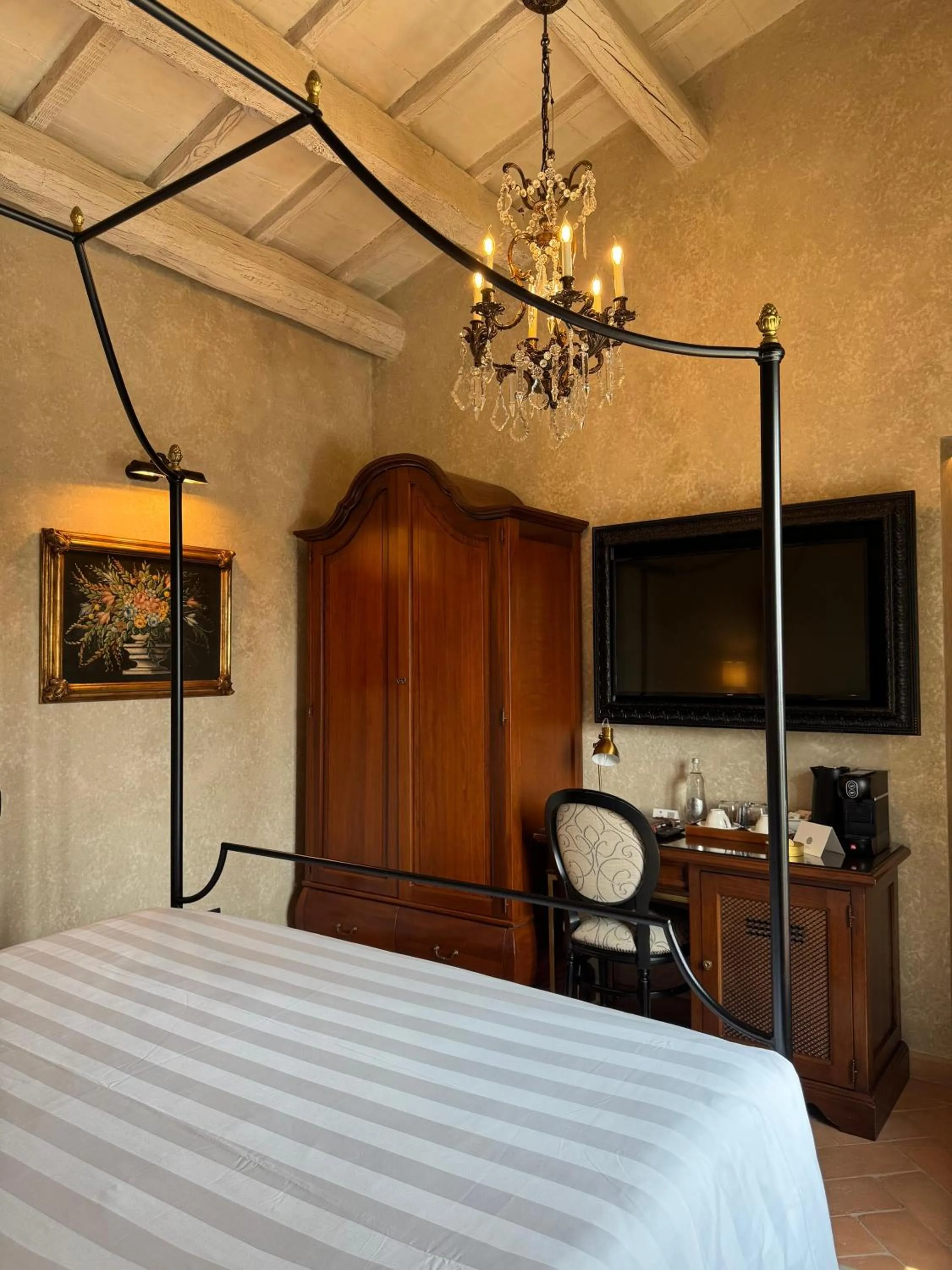 Bedroom, Bed in Villa Petriolo - Small Luxury Hotels of the World