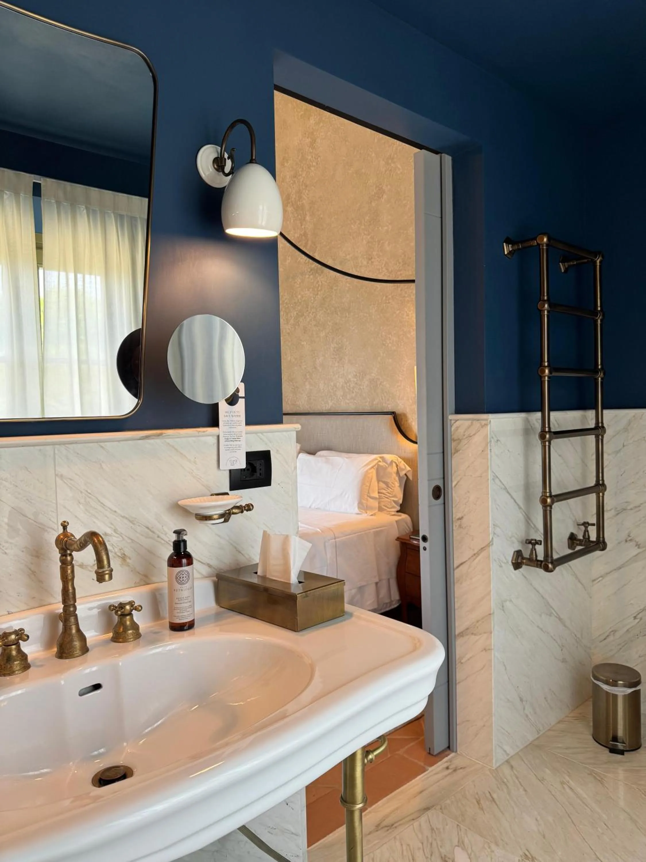 Bathroom, Bed in Villa Petriolo - Small Luxury Hotels of the World