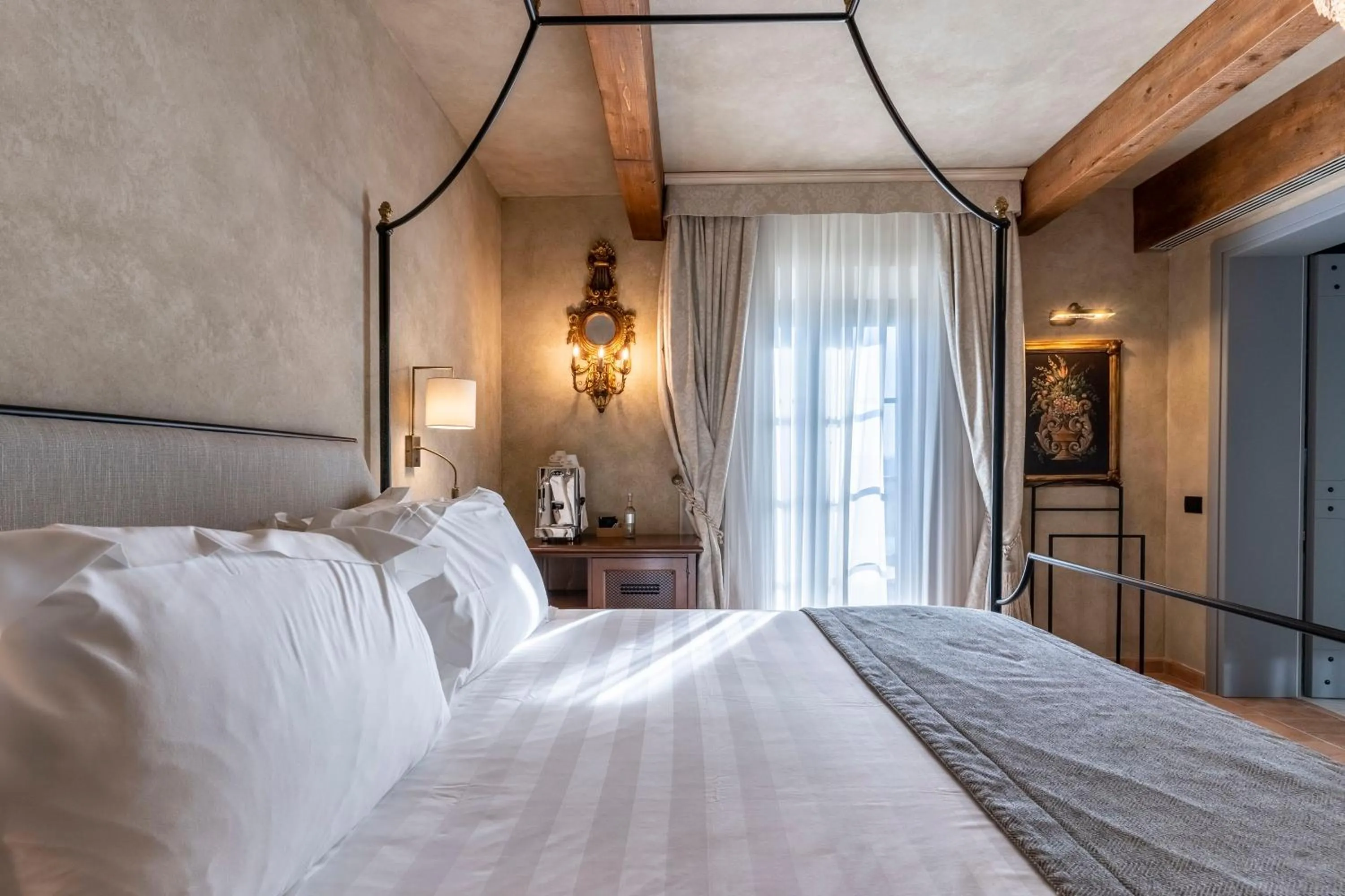 Bed in Villa Petriolo - Small Luxury Hotels of the World