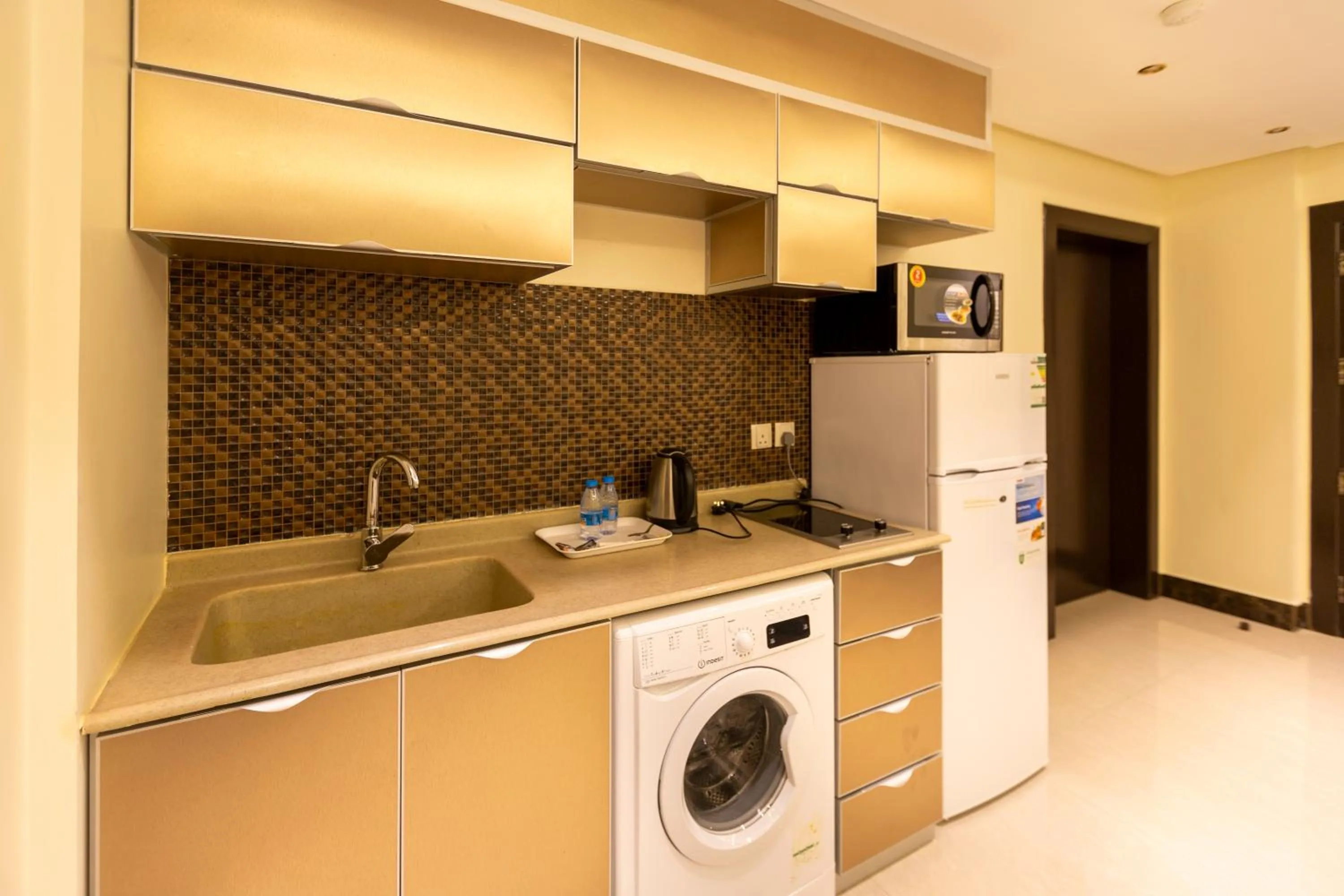 Kitchen or kitchenette in Makarem Residence - Hotel Apartments