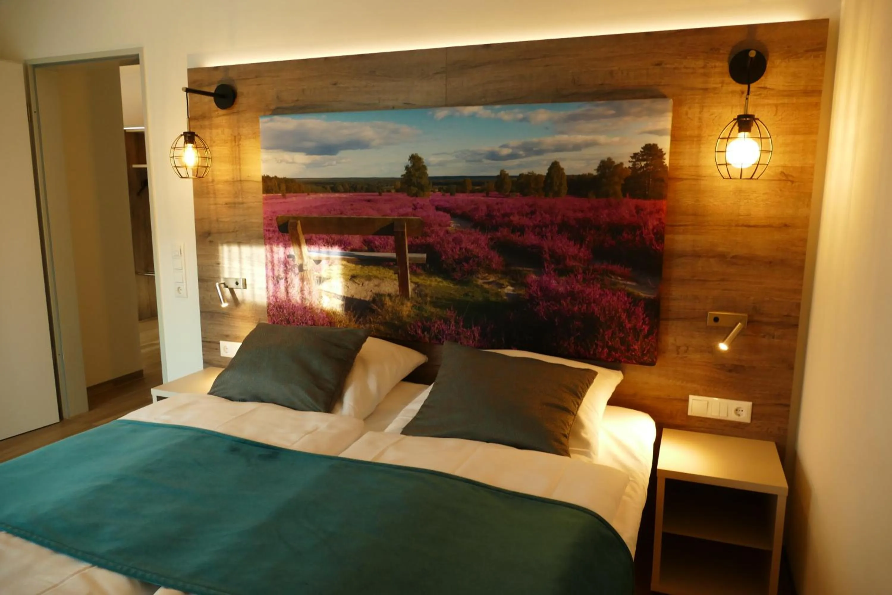 Photo of the whole room, Bed in Meyn's Apartments & Hotel