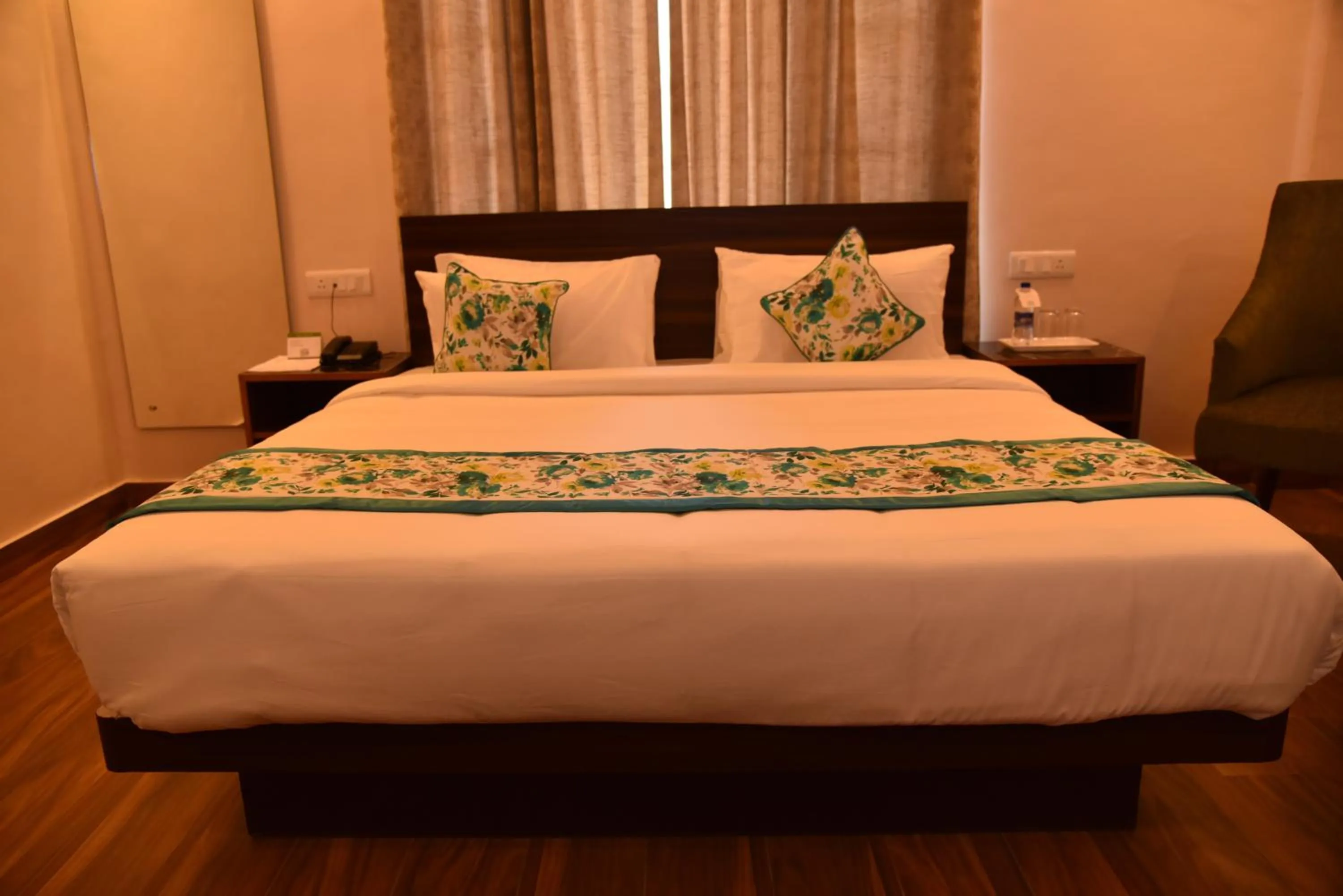 Photo of the whole room, Bed in Mastiff Wildcrest Dharamshala Chamunda Devi Temple