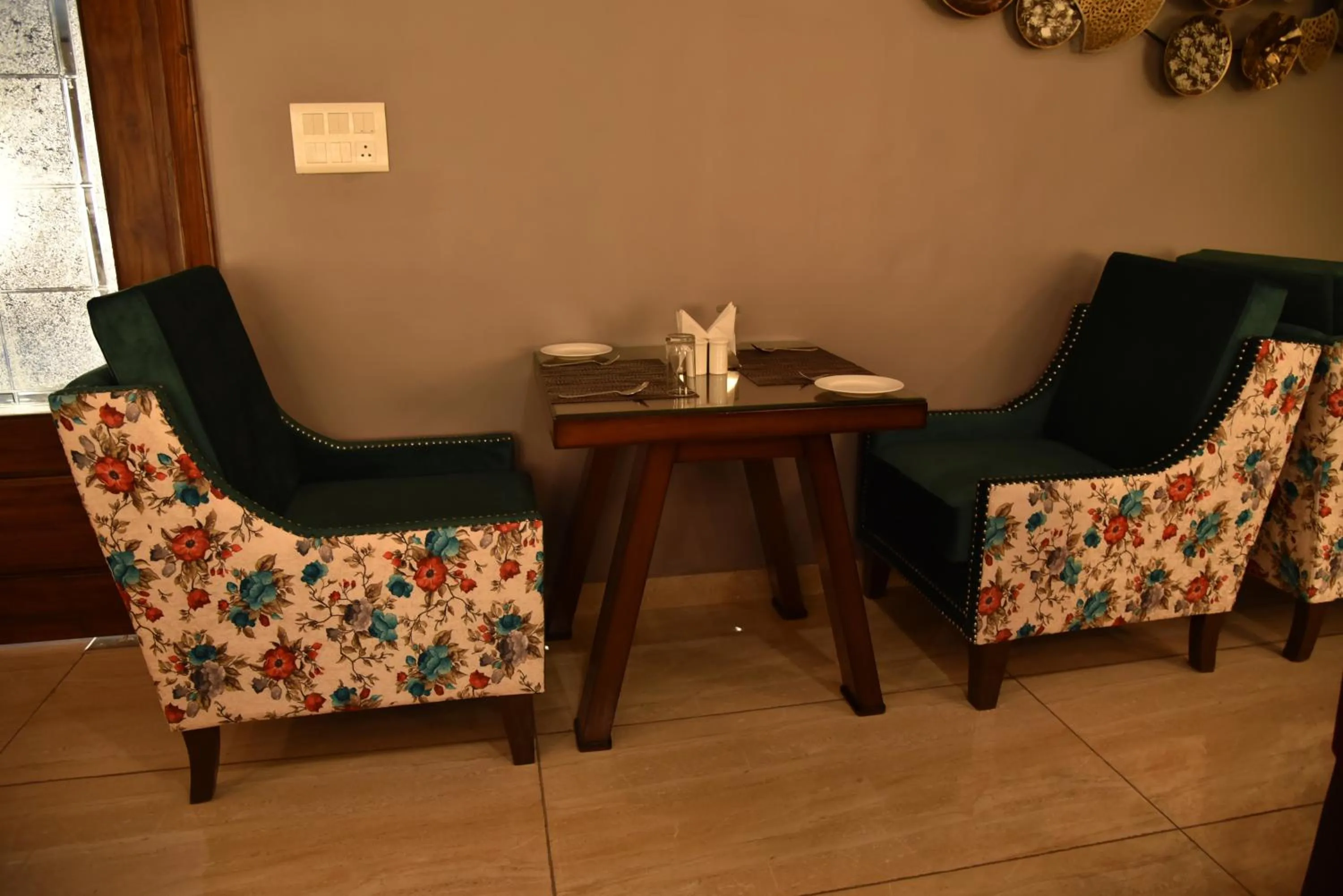 Restaurant/places to eat in Mastiff Wildcrest Dharamshala Chamunda Devi Temple