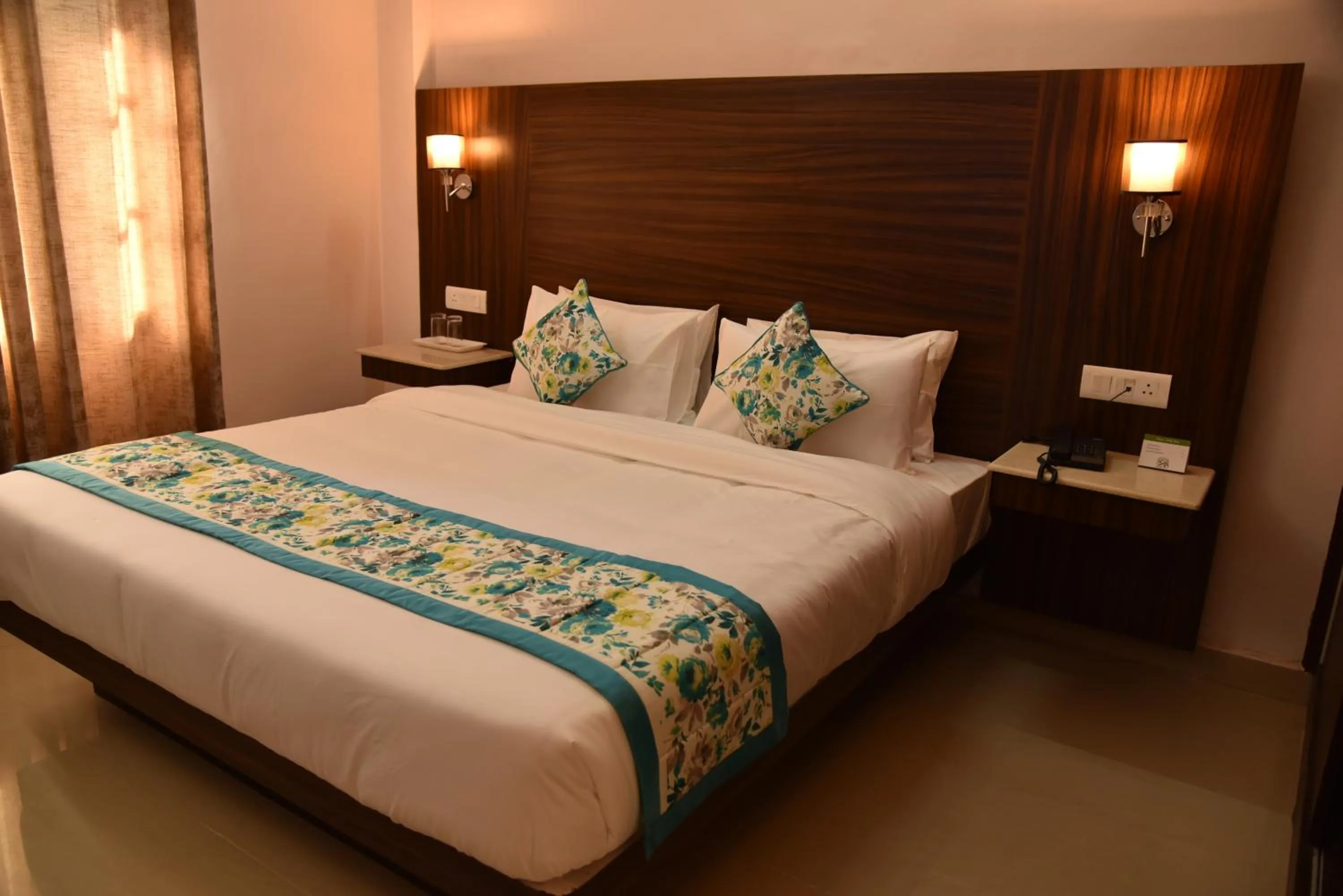 Photo of the whole room, Bed in Mastiff Wildcrest Dharamshala Chamunda Devi Temple