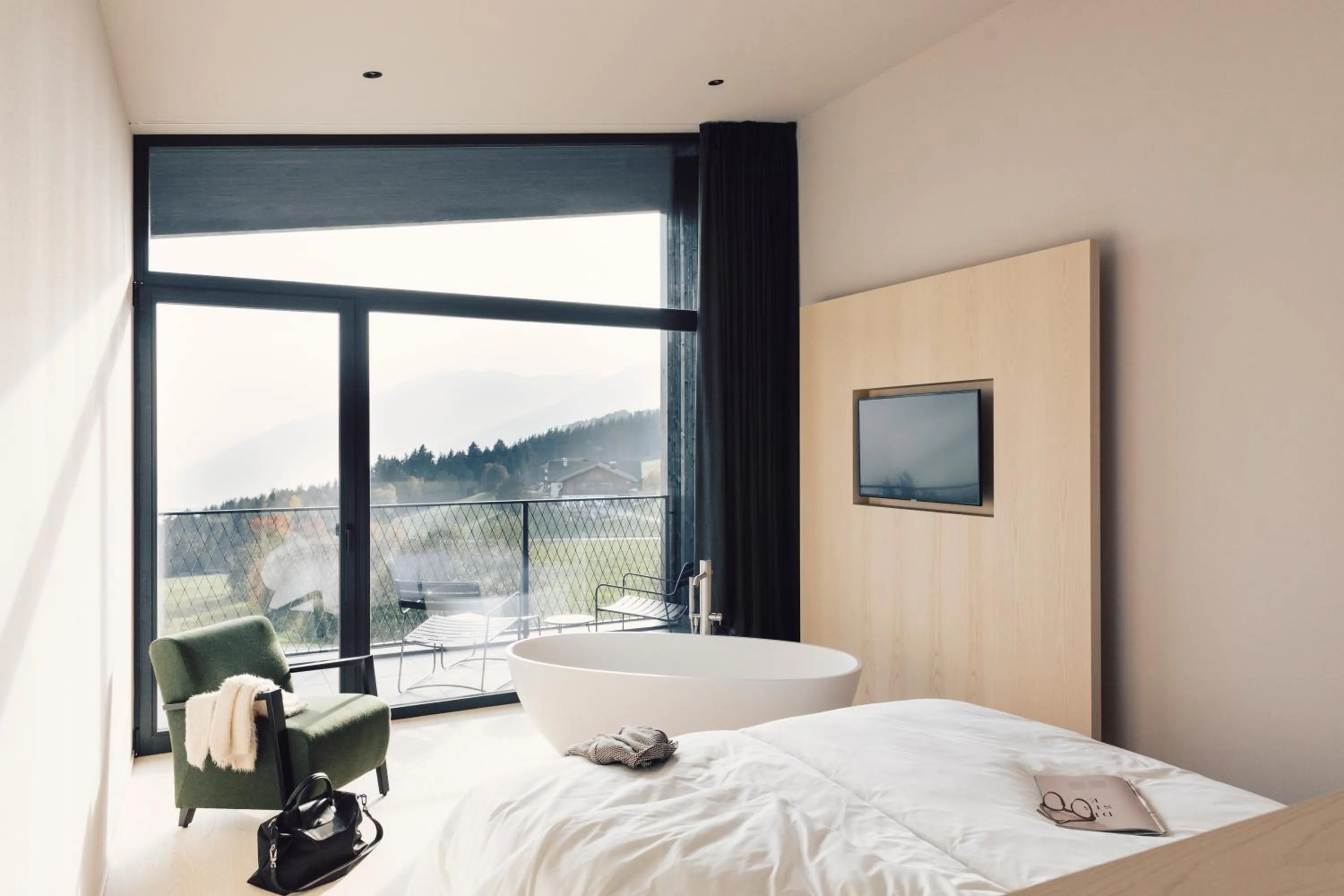 View (from property/room), Bed in Hotel Milla Montis