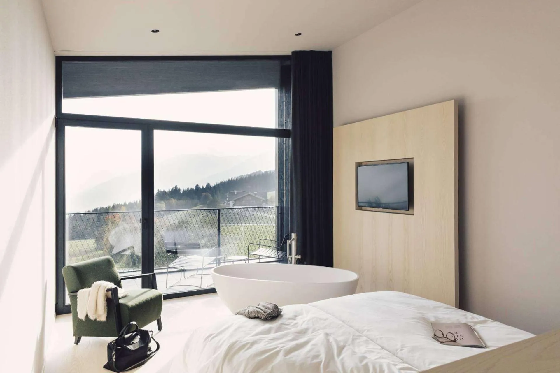 Bedroom, Bed in Hotel Milla Montis