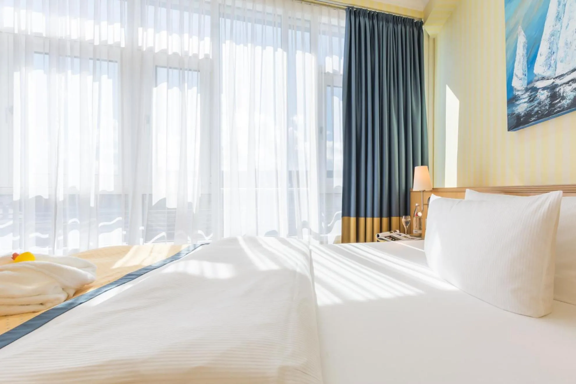 Bed in Strand-Hotel Hübner