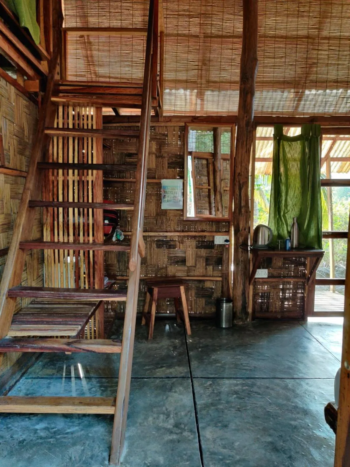 Decorative detail in Emerald Gecko, Neil Island