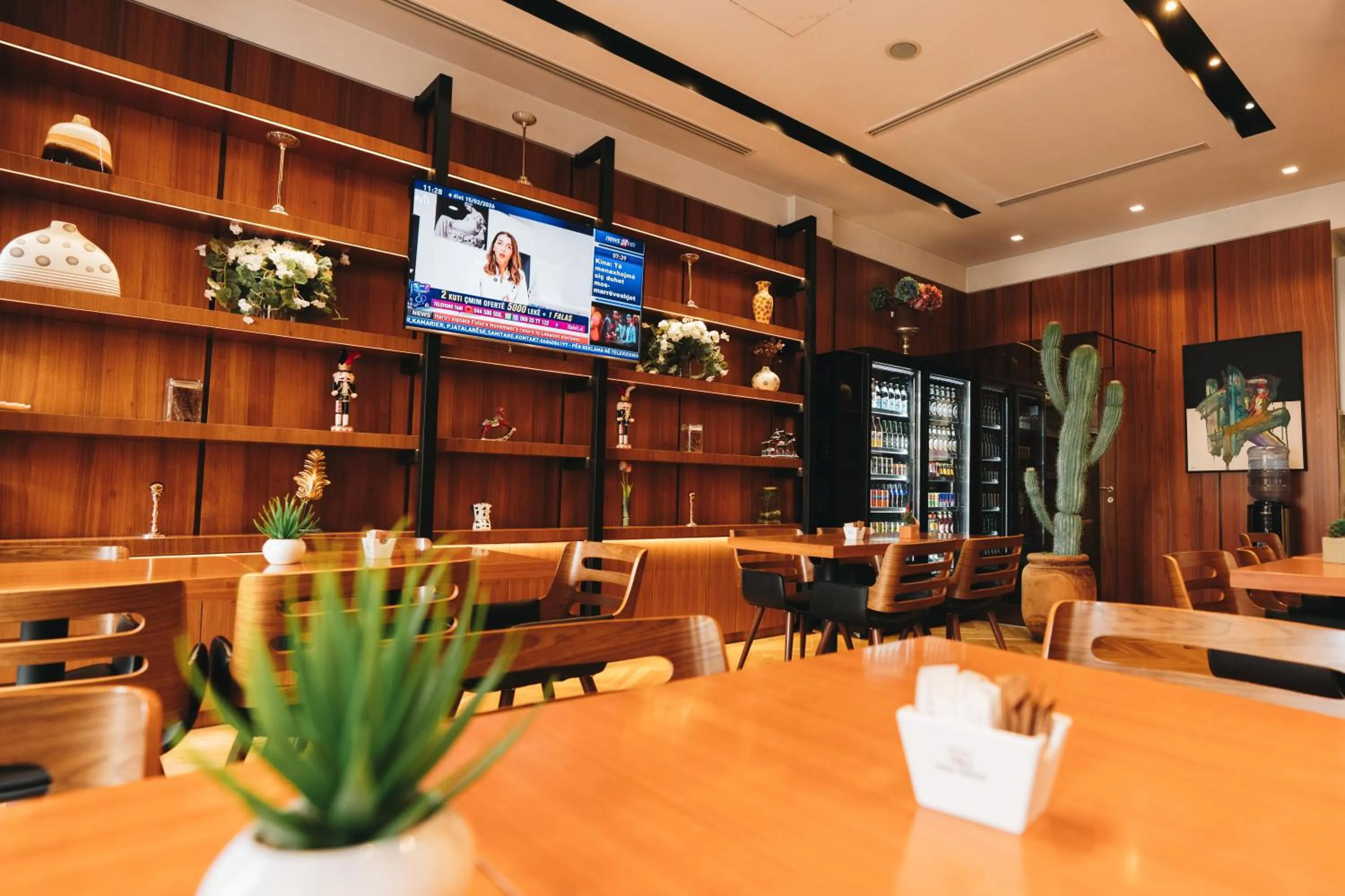 Restaurant/places to eat in Hotel Theatro- City Center