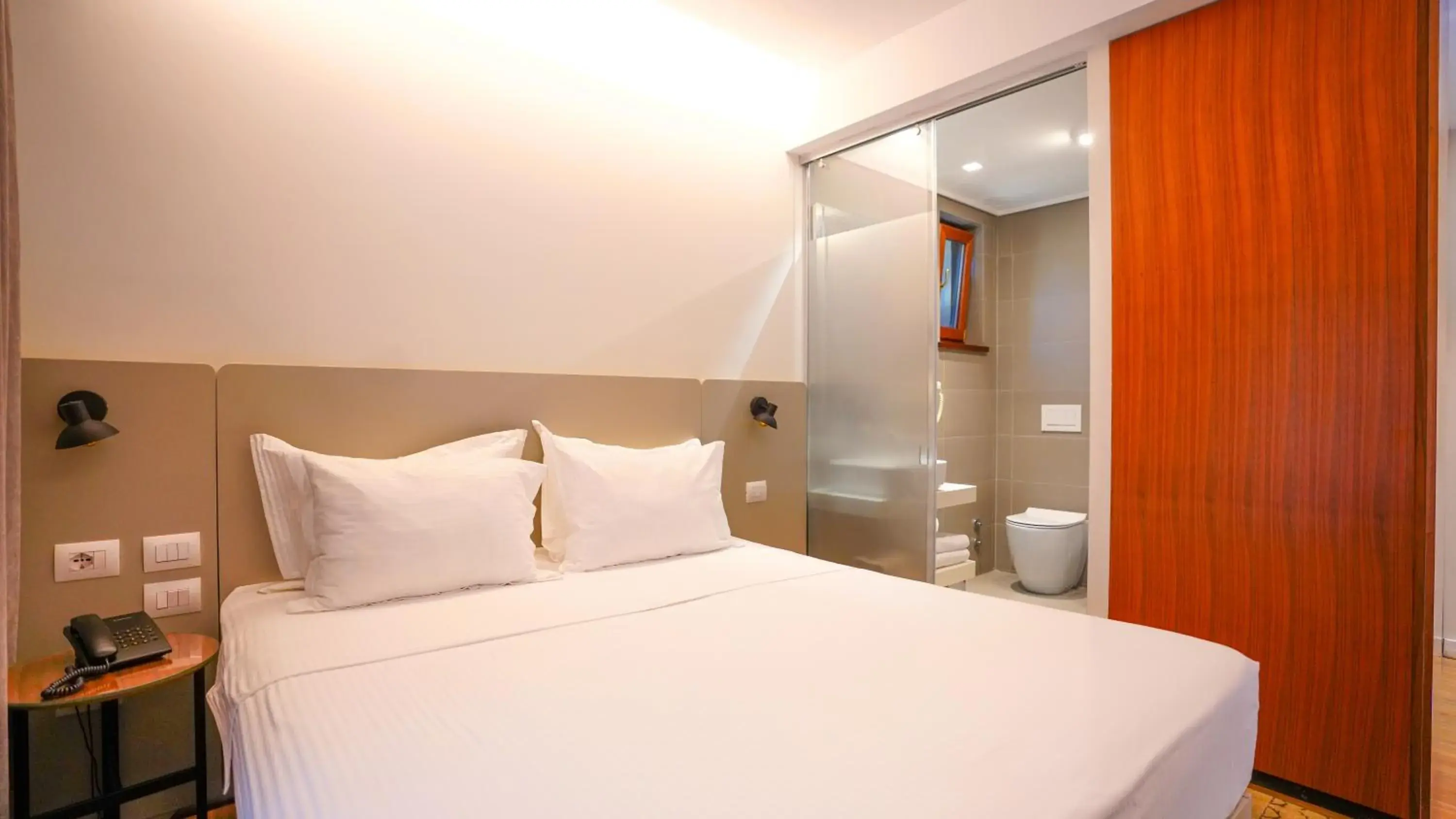 Twin Room with Balcony in Hotel Theatro- City Center Twin Room with Balcony in Hotel Theatro- City Center