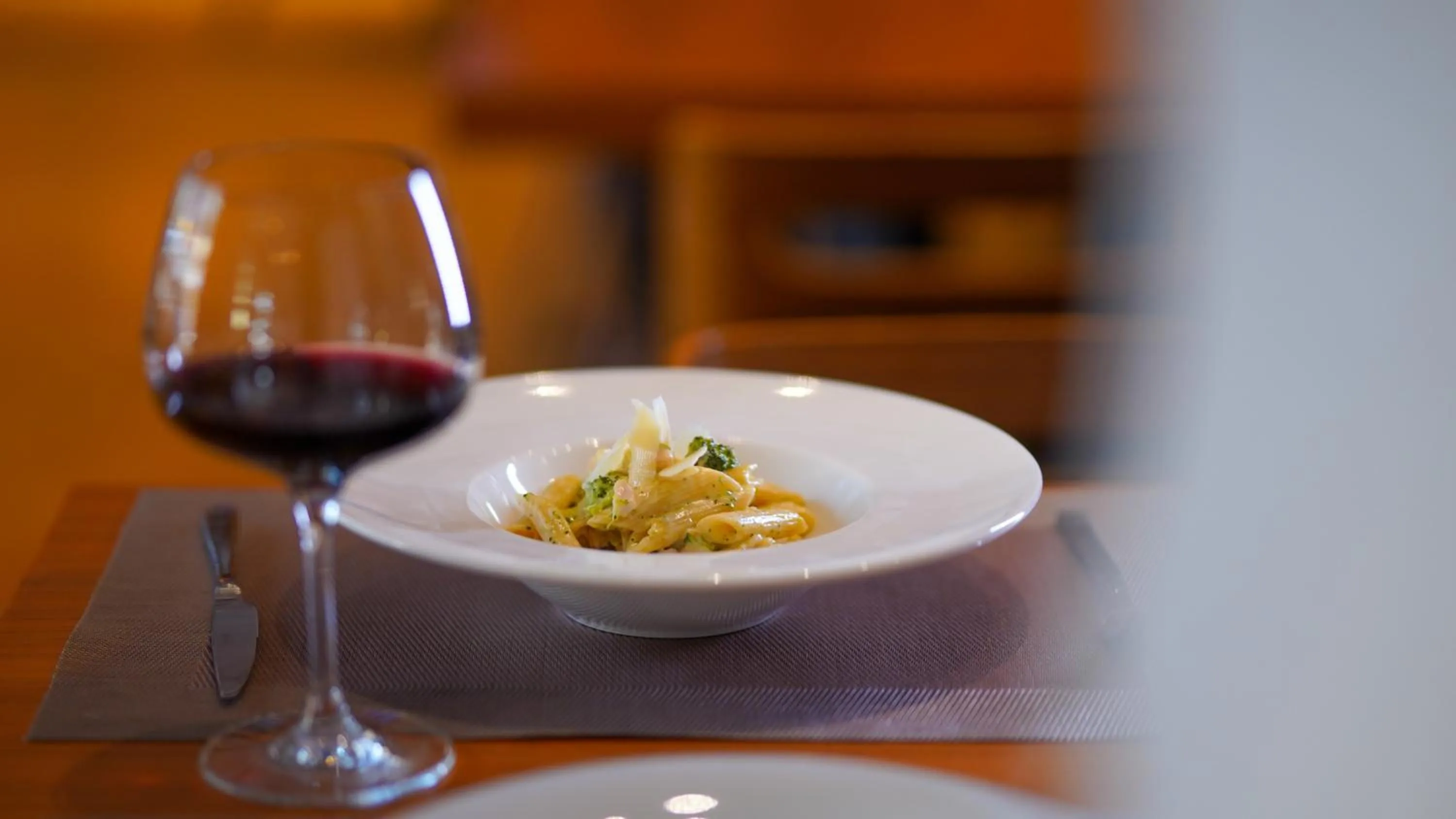 Restaurant/places to eat in Hotel Theatro- City Center