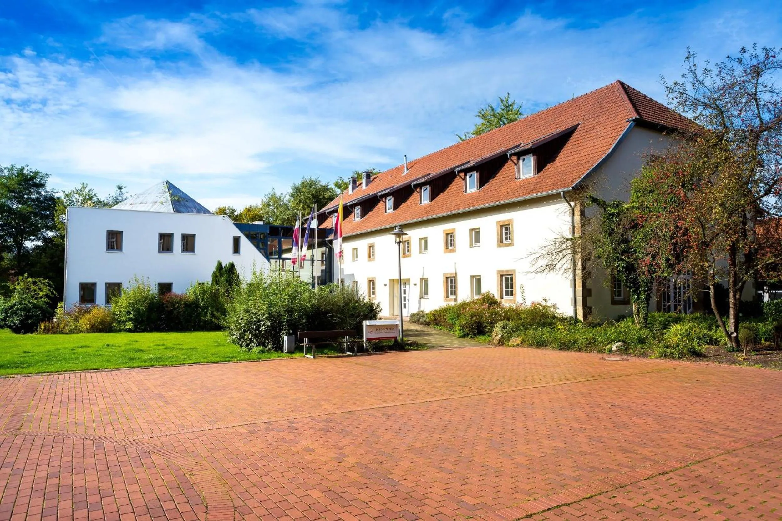 Property building in Wohlfühlhotel IM SCHLOSSPARK - Self CheckIn