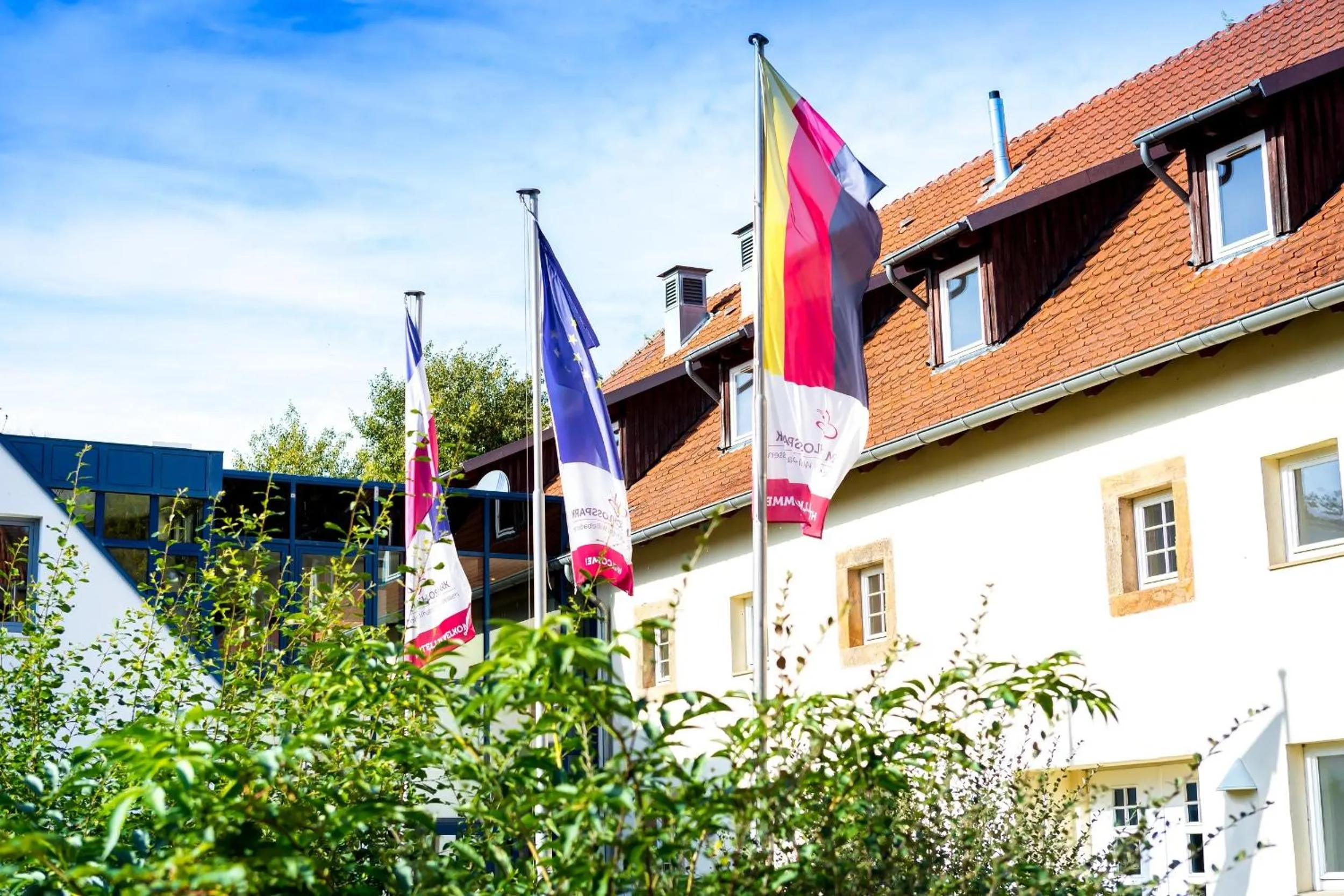 Property building in Wohlfühlhotel IM SCHLOSSPARK - Self CheckIn