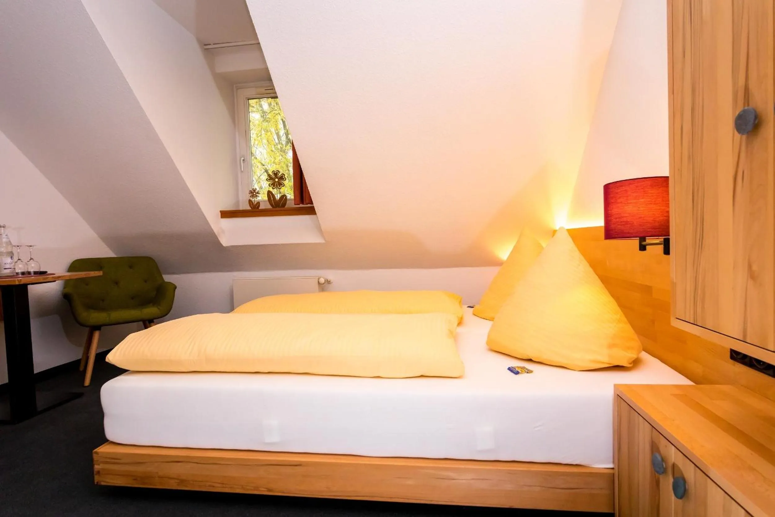 Bed in Wohlfühlhotel IM SCHLOSSPARK - Self CheckIn