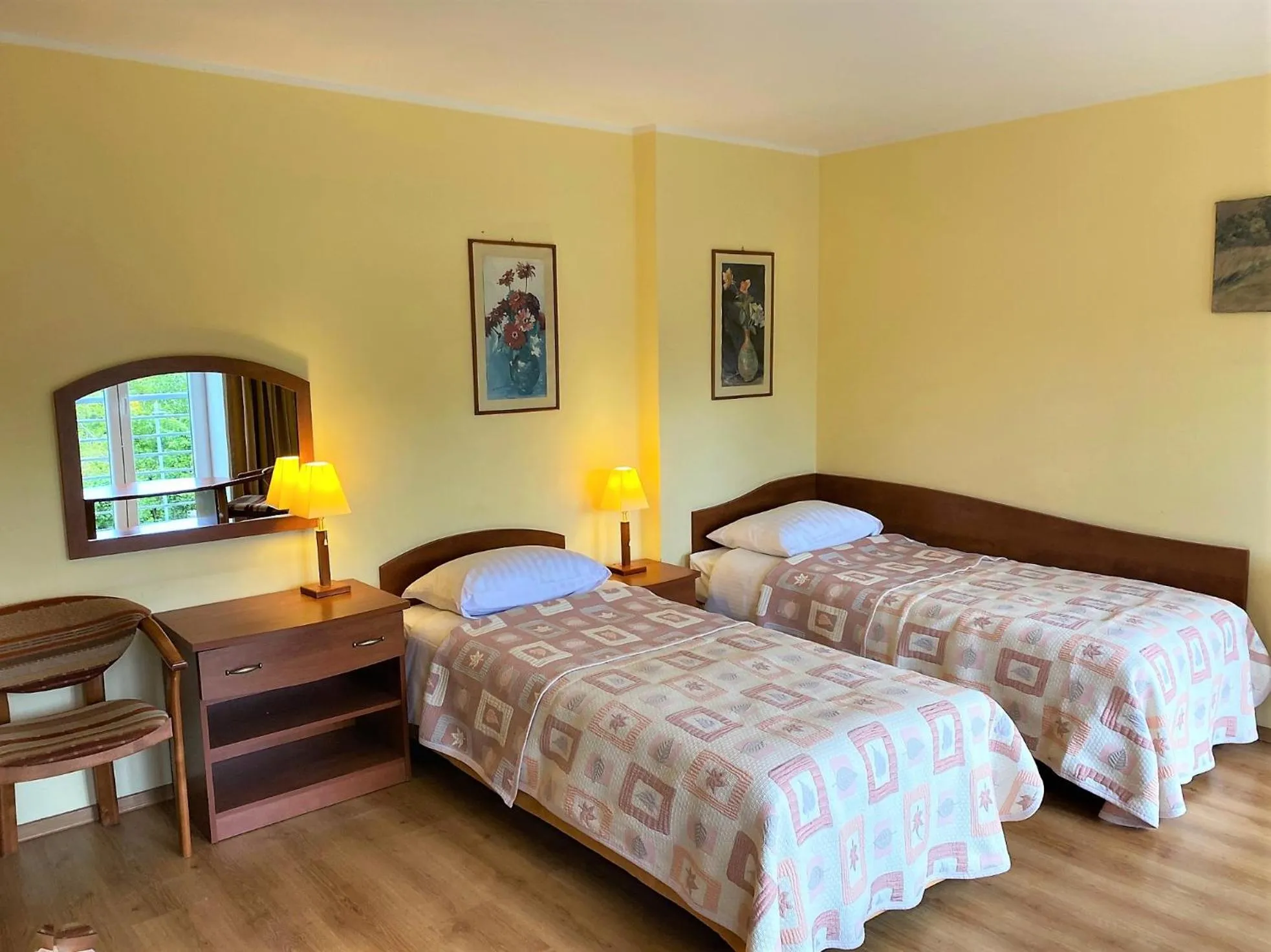 Photo of the whole room in Willa Solmare