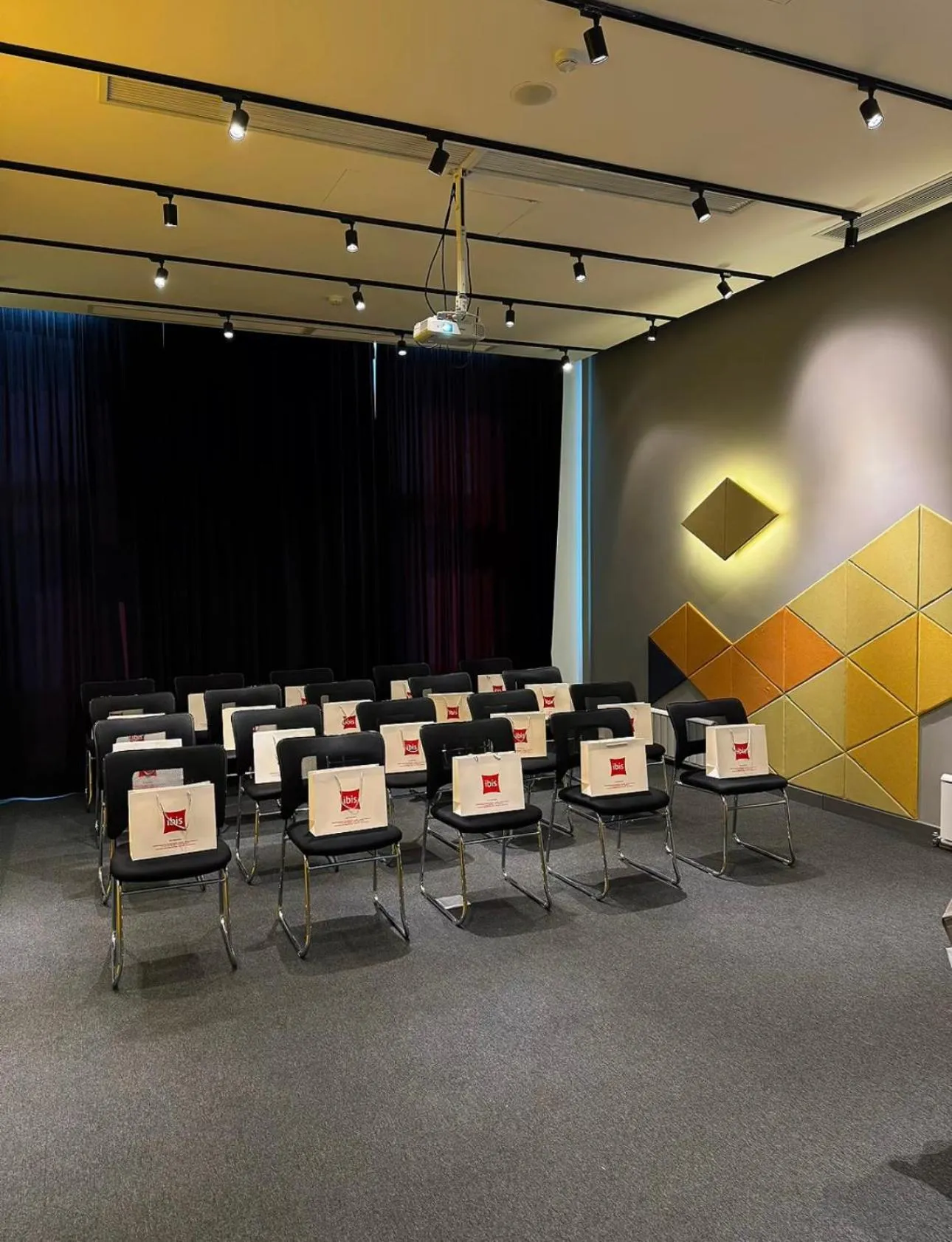 Meeting/conference room in Ibis Aktobe