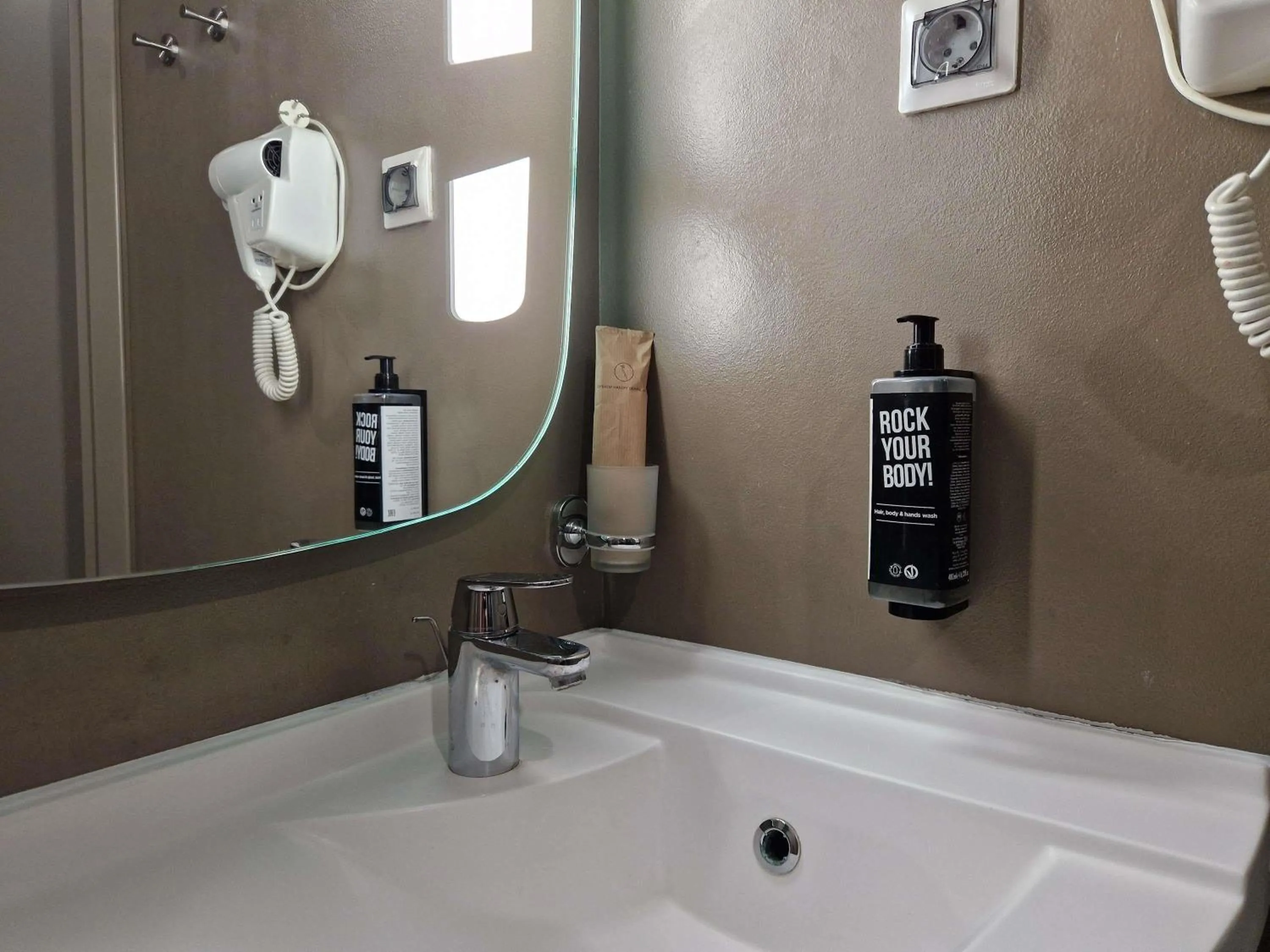 Bedroom in Ibis Aktobe