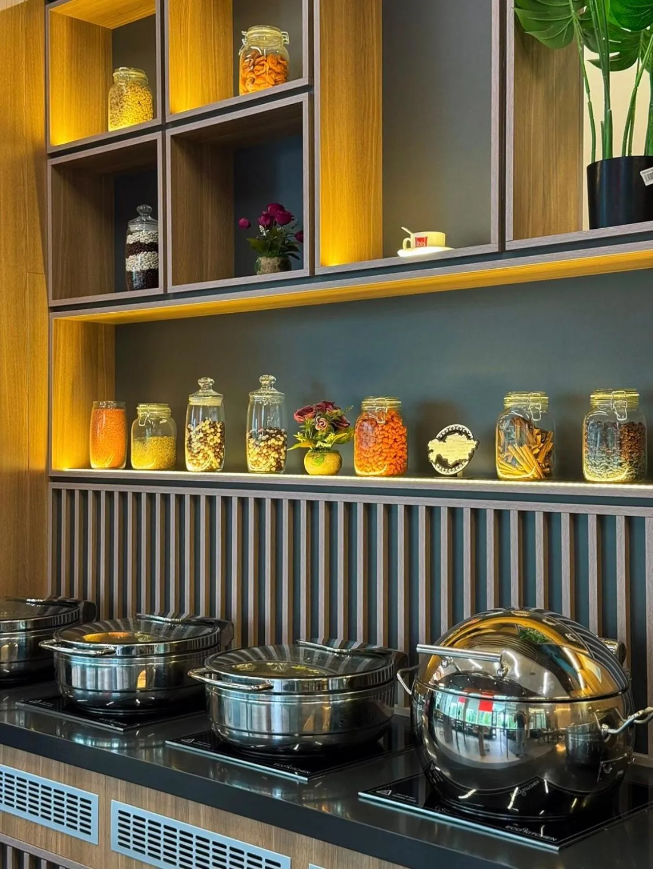 Restaurant/places to eat in Ibis Aktobe