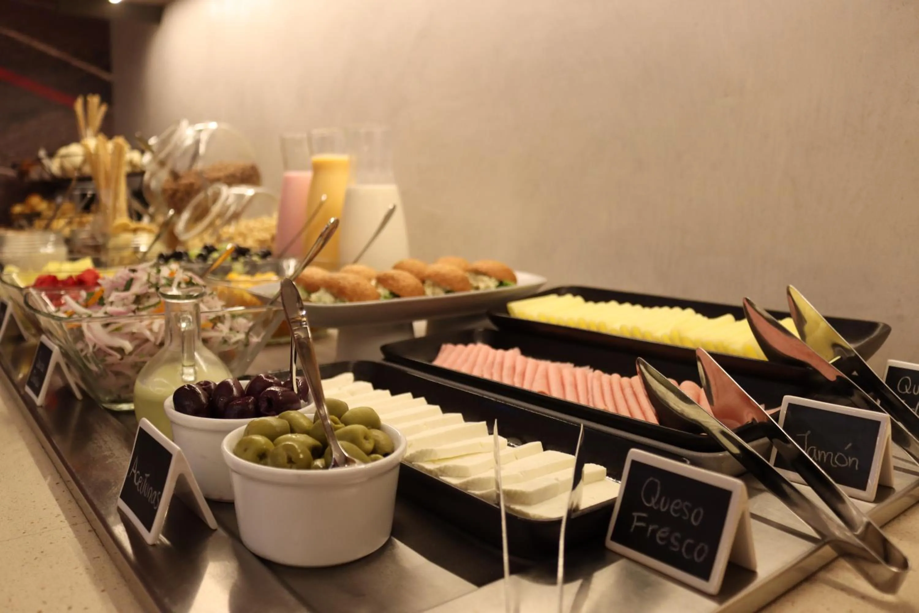 Restaurant/places to eat in ibis Styles Lima Benavides Miraflores