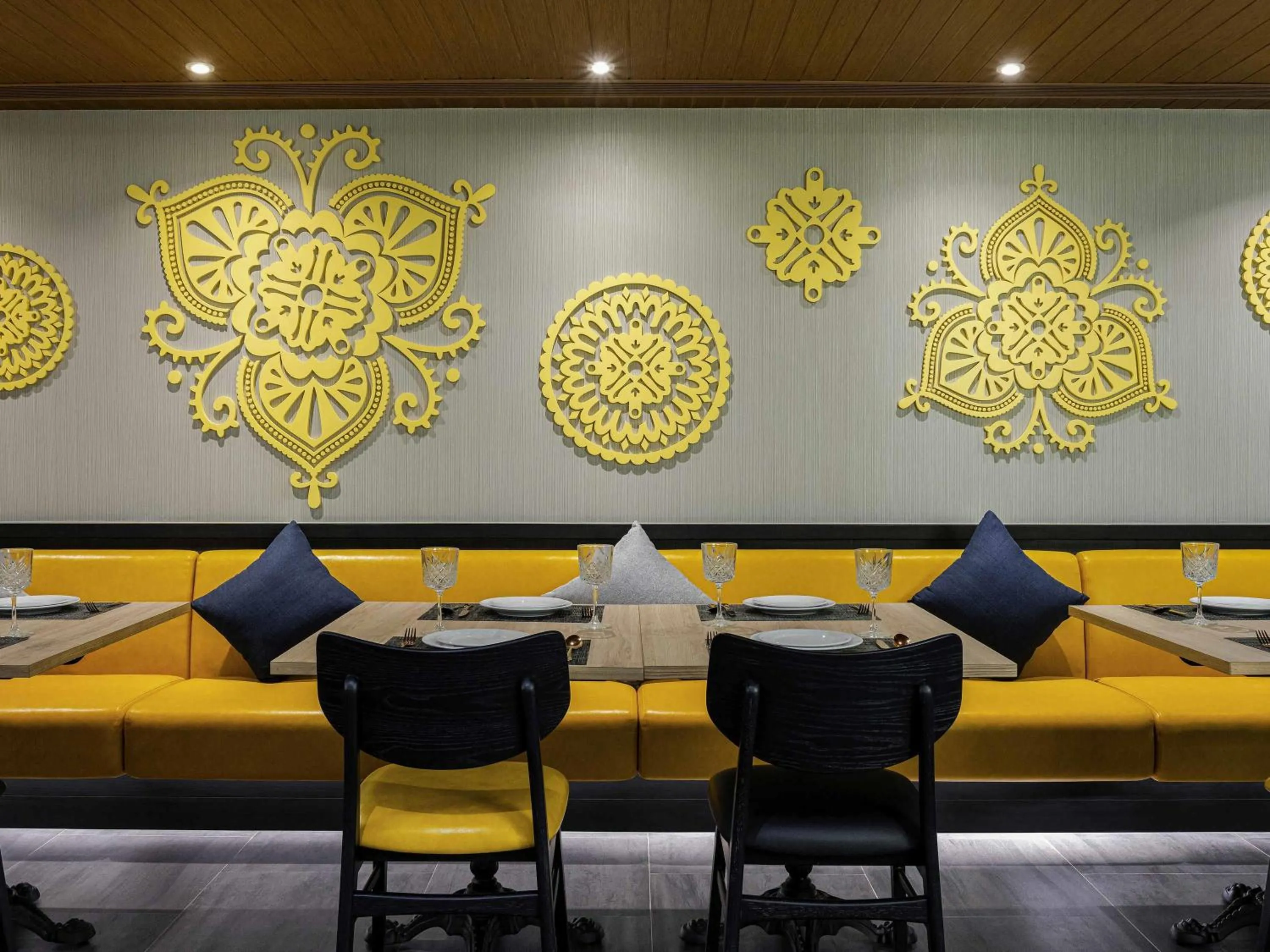 Restaurant/places to eat in ibis Styles Bangkok Silom