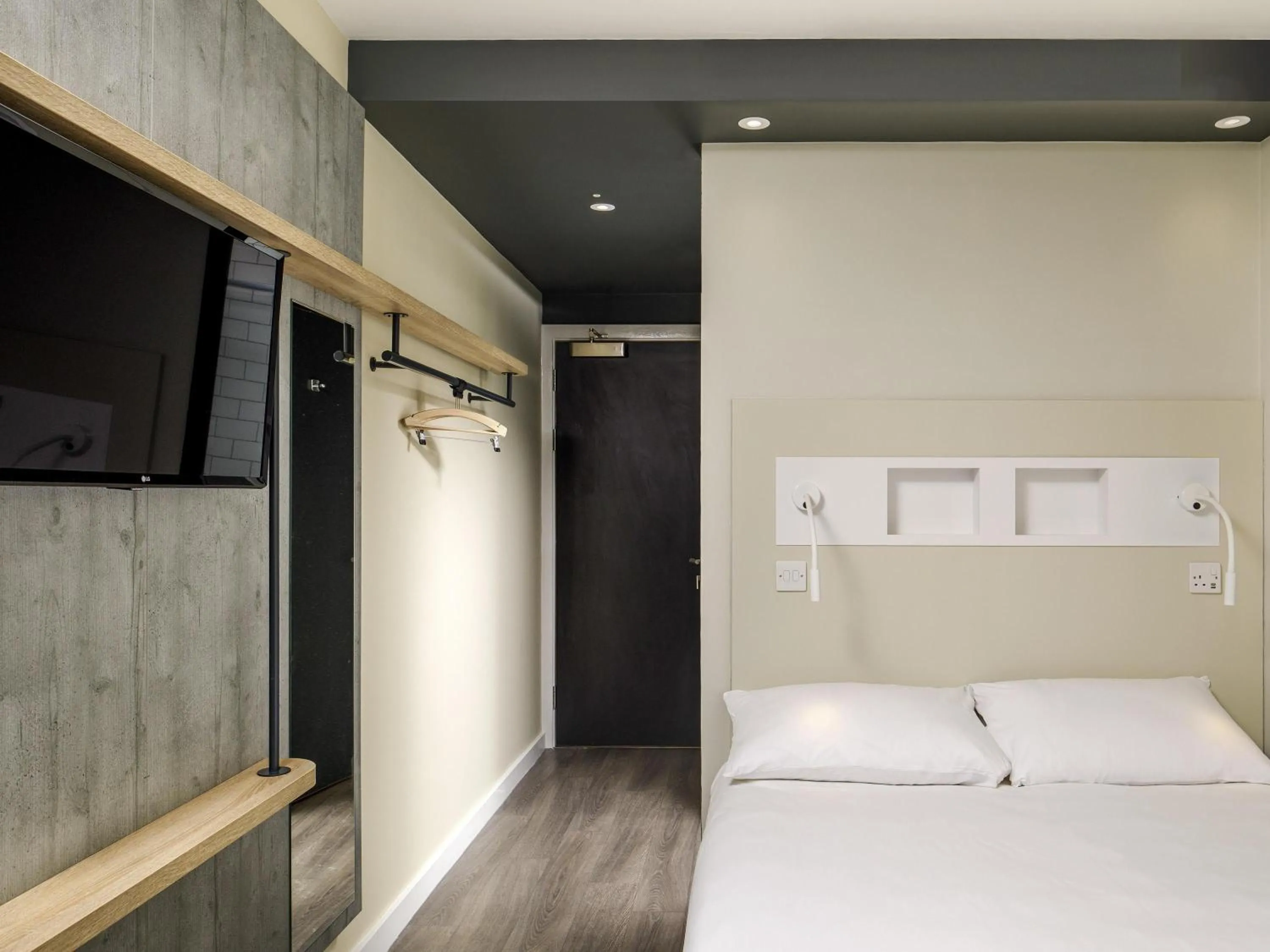 Bedroom, Bed in ibis Budget Sheffield Centre St Marys Gate