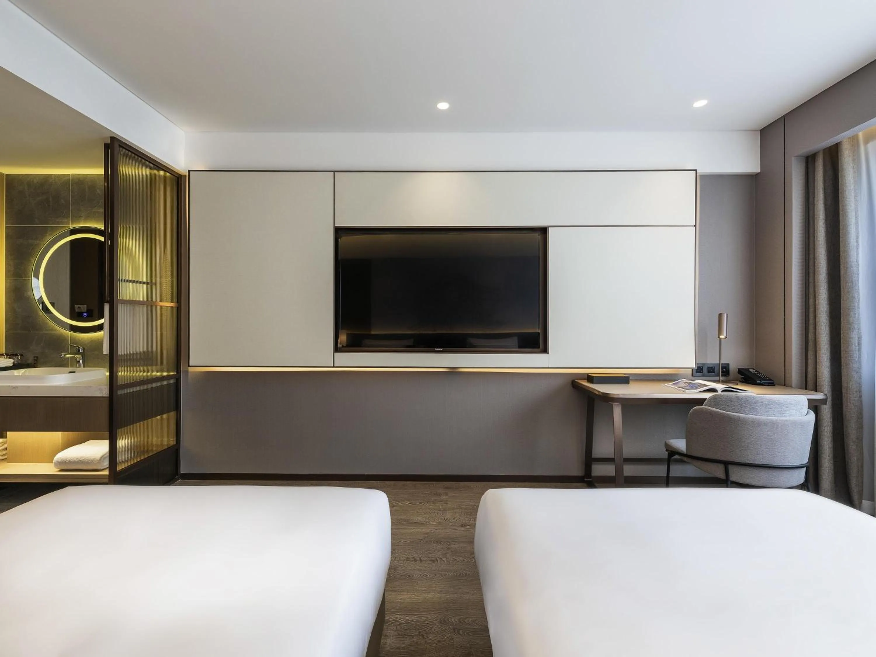 Bedroom, Bed in Novotel Xi'an The Bell Tower