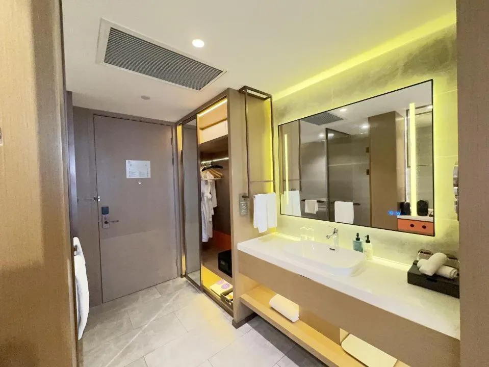 Photo of the whole room in Novotel Xi'an The Bell Tower