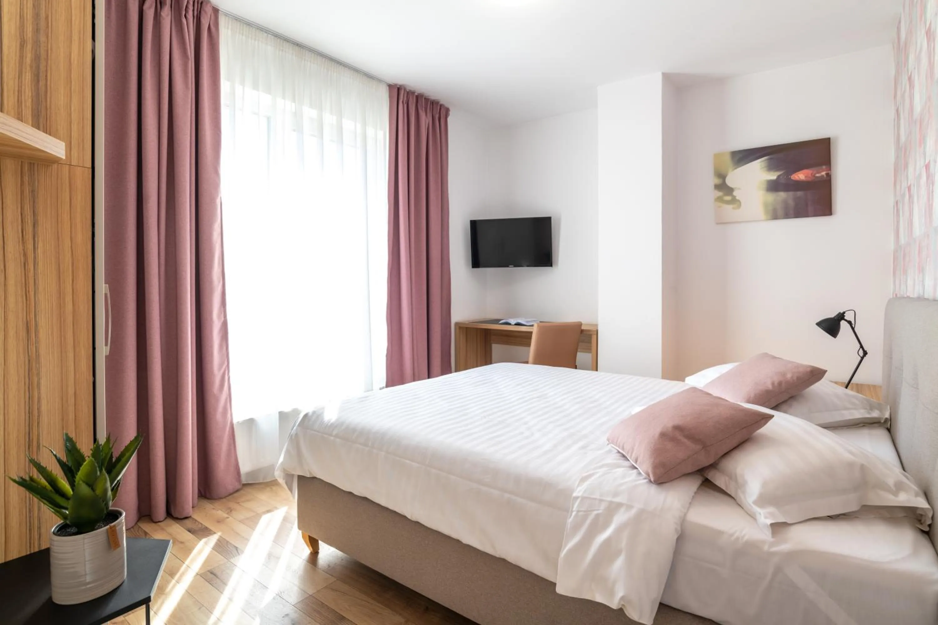 Bathroom, Bed in TCI Apartments