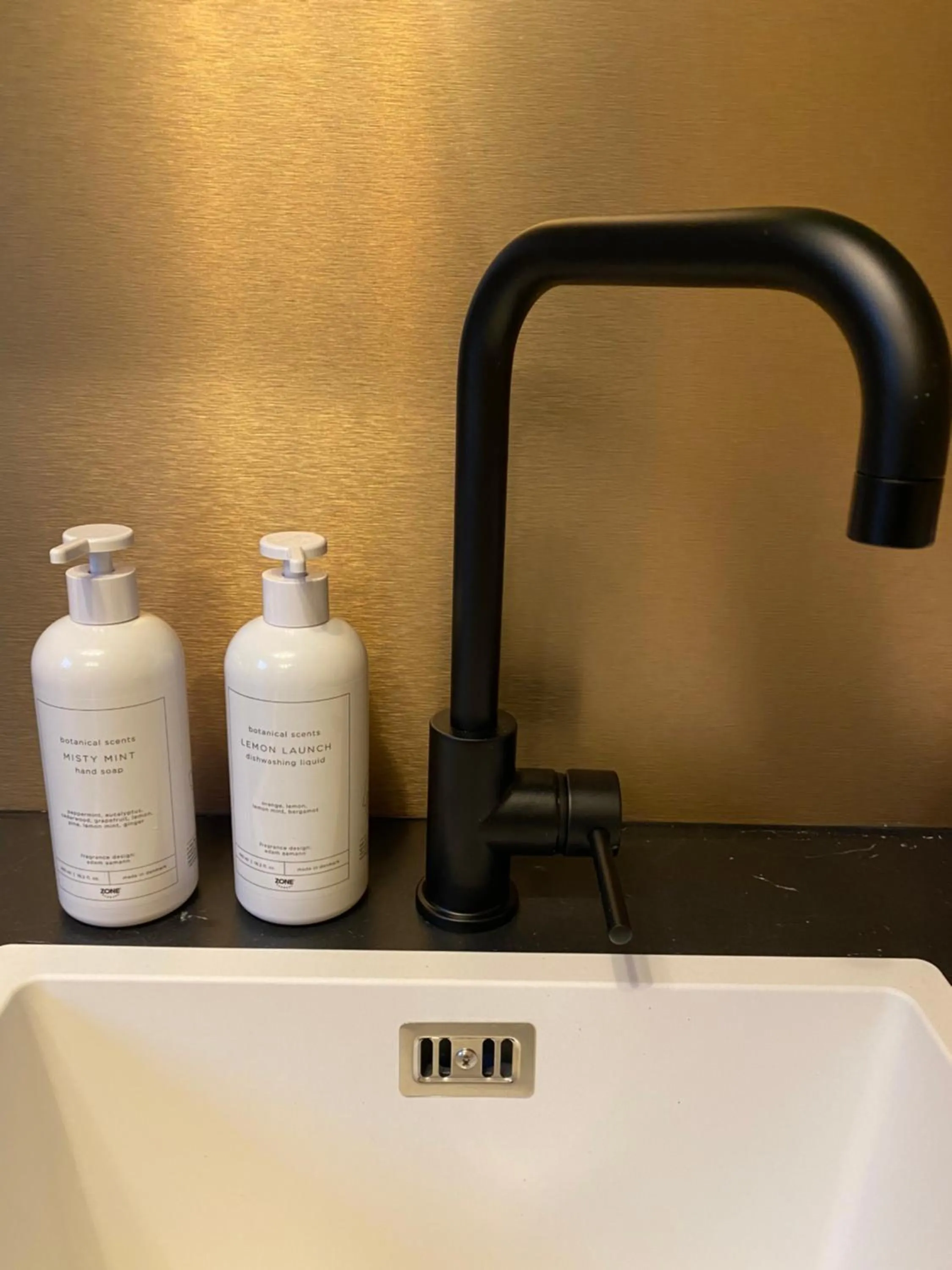 Kitchen or kitchenette in ForRest Suites