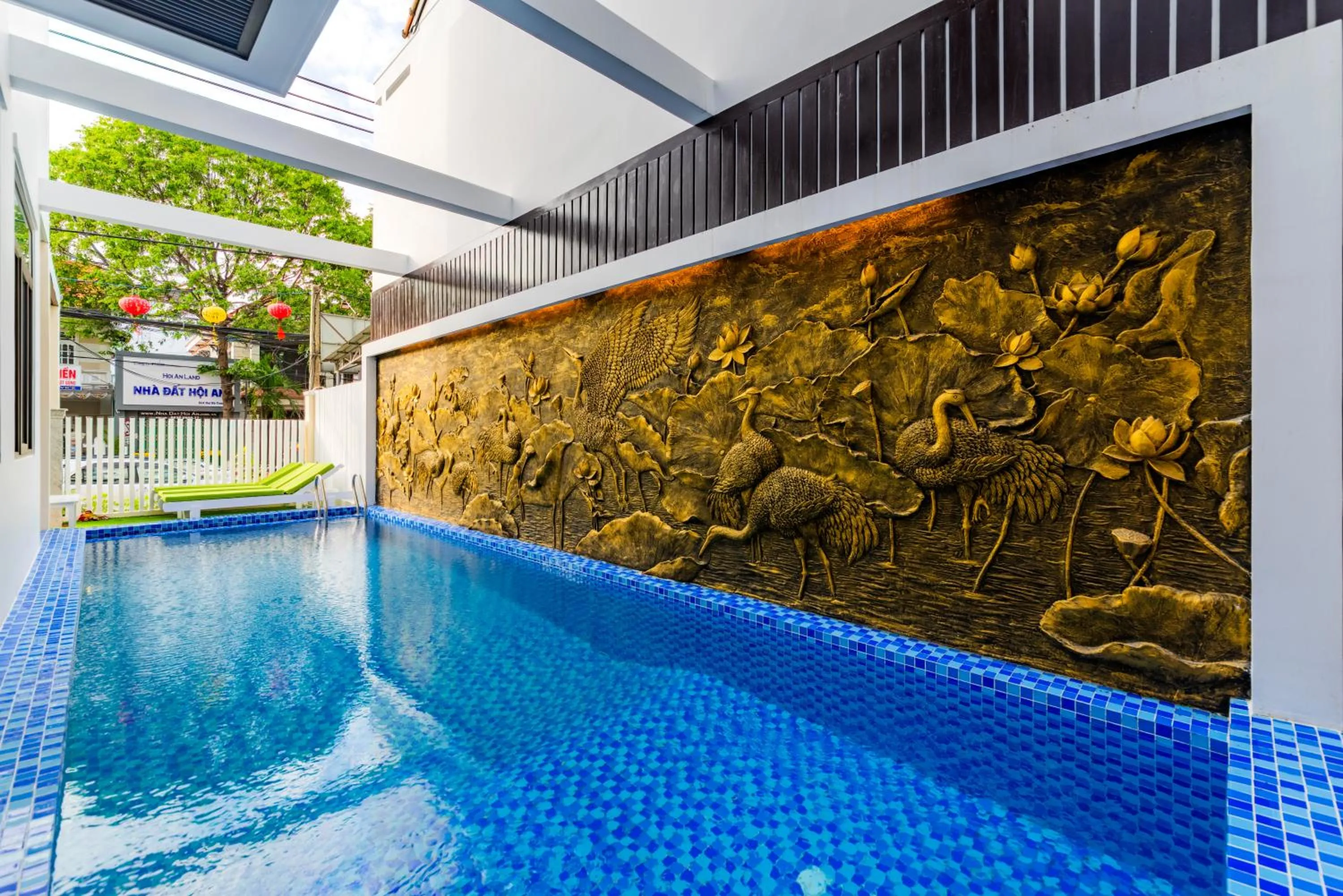 Day in Green Hill Hotel