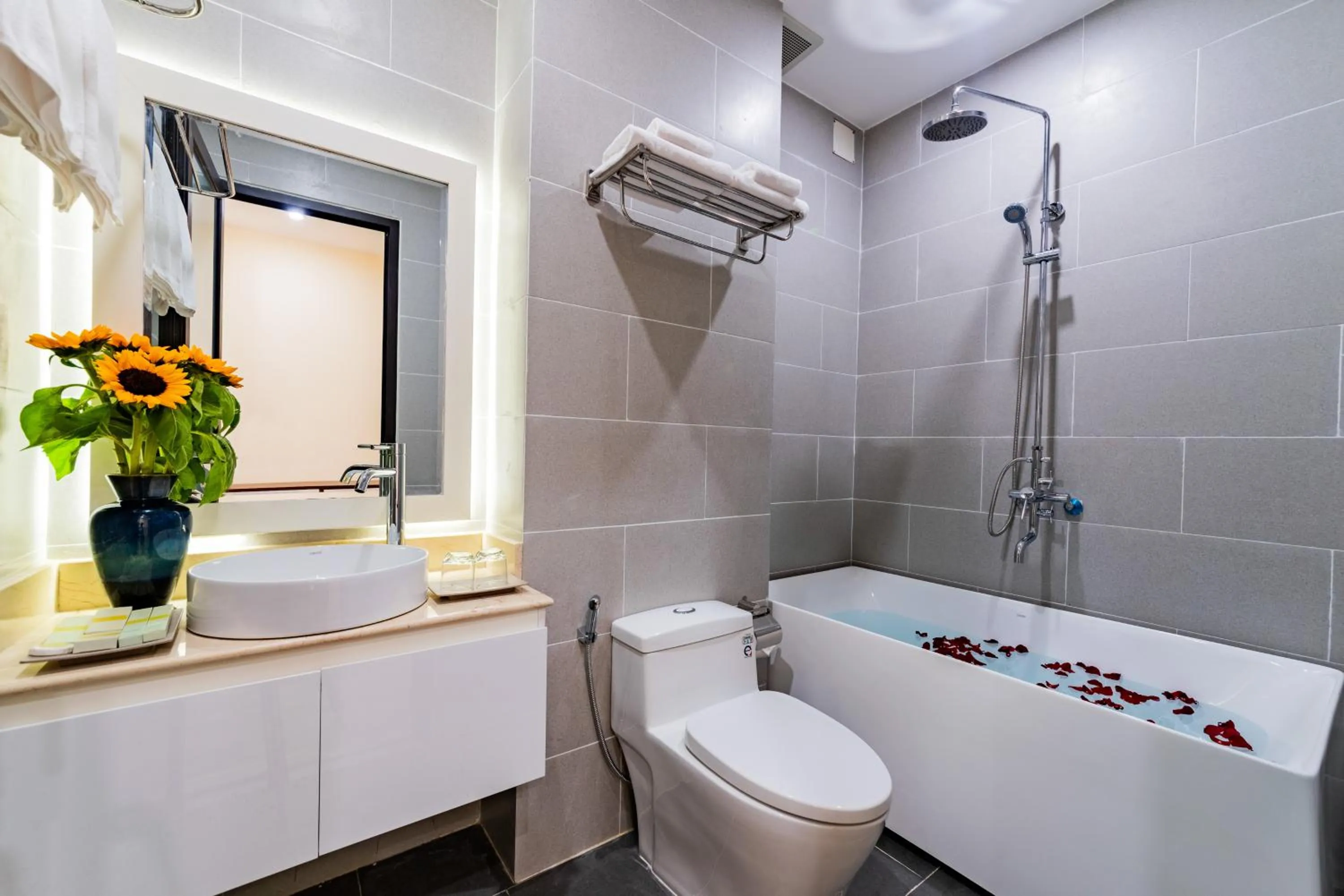 Shower in Green Hill Hotel