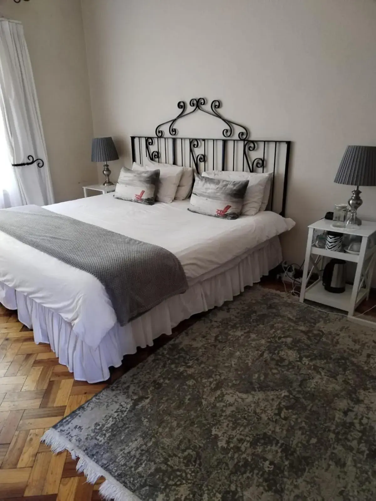 Deluxe Double or Twin Room with Garden View - single occupancy in The Riverhouse Guesthouse Deluxe Double or Twin Room with Garden View - single occupancy in The Riverhouse Guesthouse