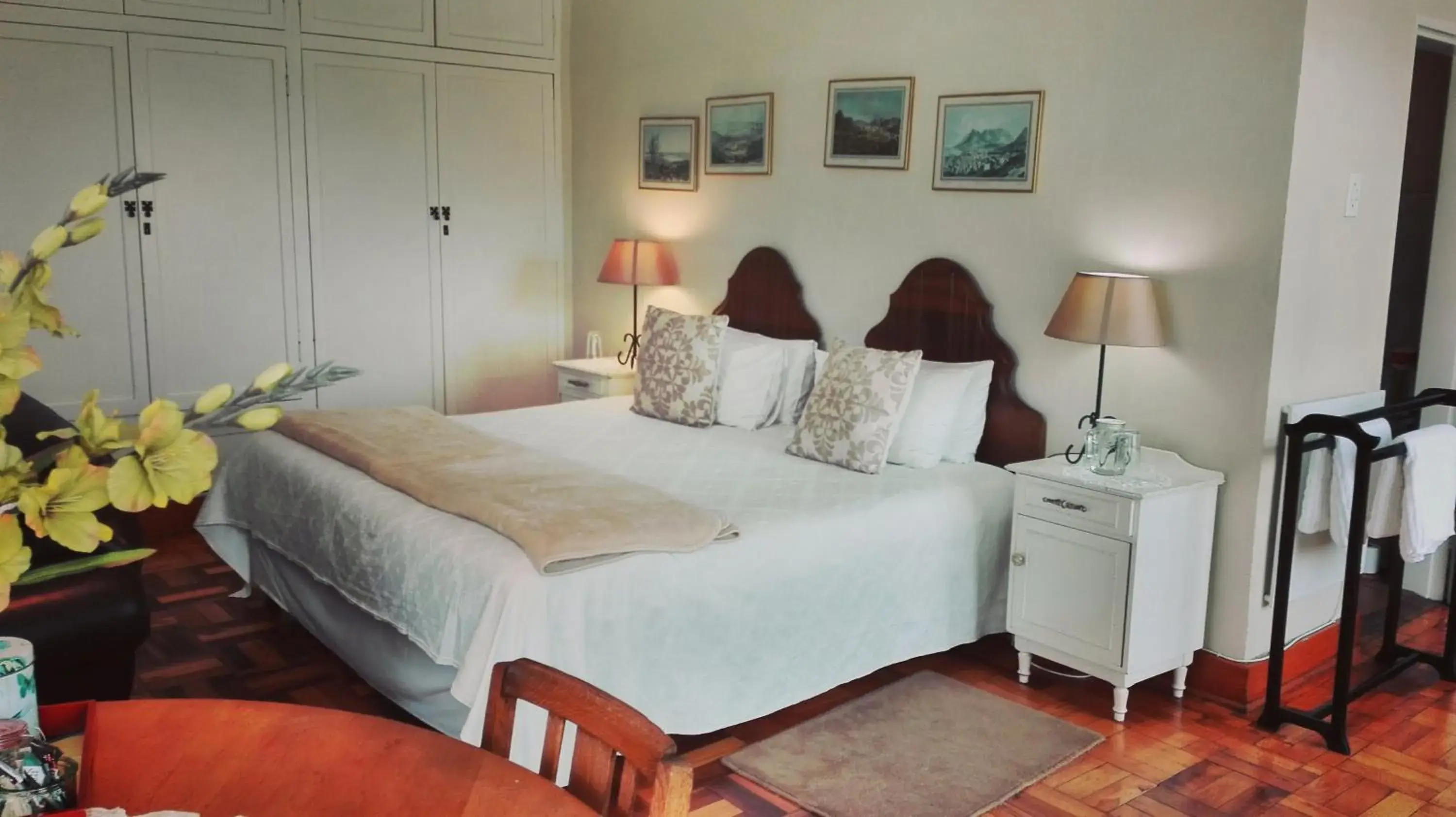 Deluxe King Room - single occupancy in The Riverhouse Guesthouse Deluxe King Room - single occupancy in The Riverhouse Guesthouse