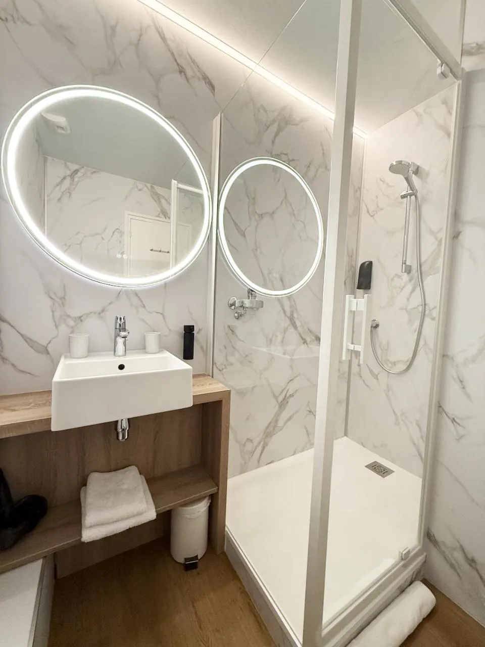 Shower in Hôtel Beau Soleil