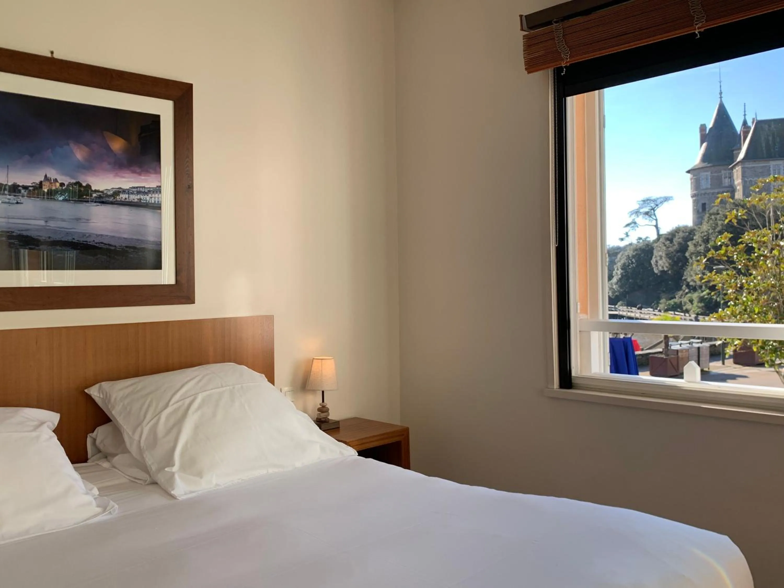 Bed in Hôtel Beau Soleil