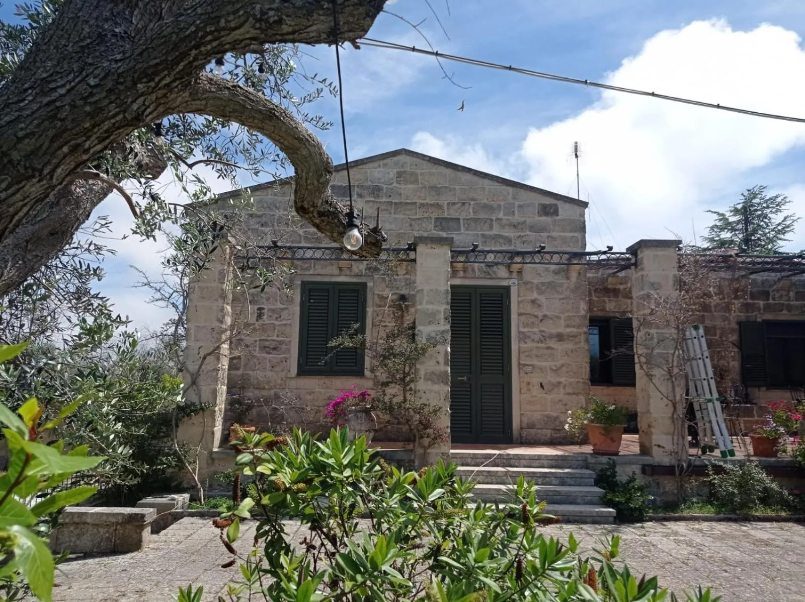 Property building in Casa Ulmi con piscina