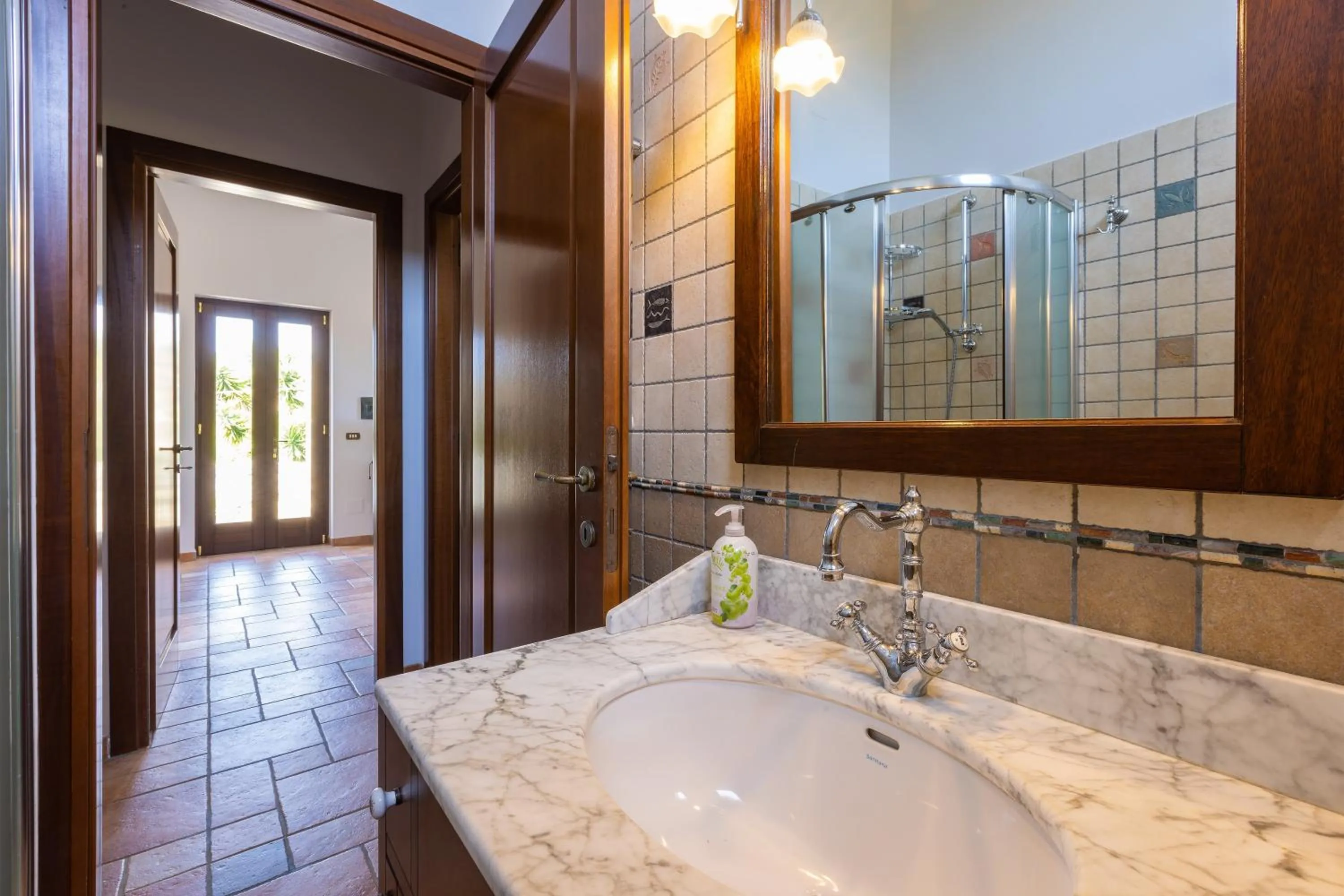 Bathroom in Casa Ulmi con piscina