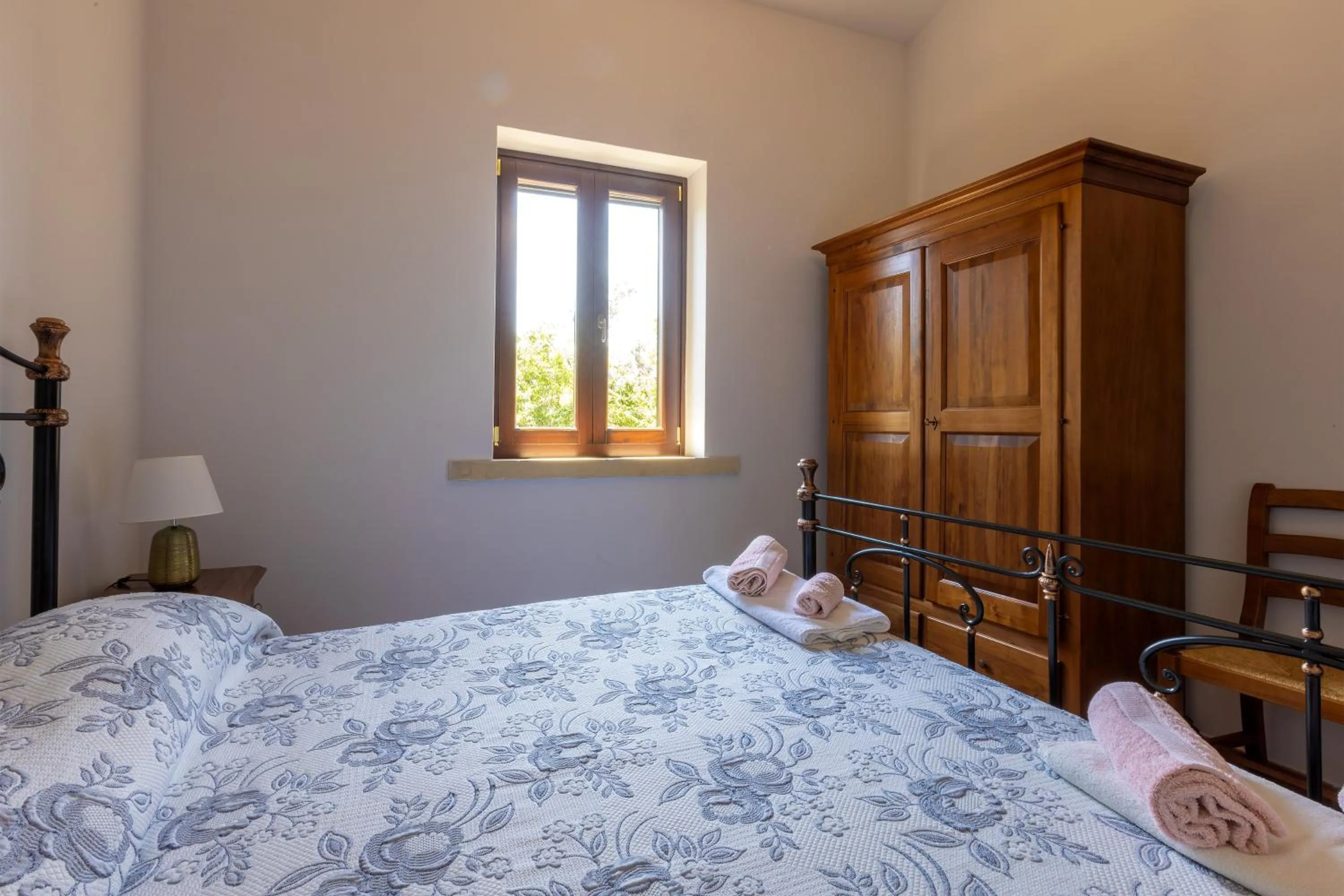 Bedroom, Bed in Casa Ulmi con piscina