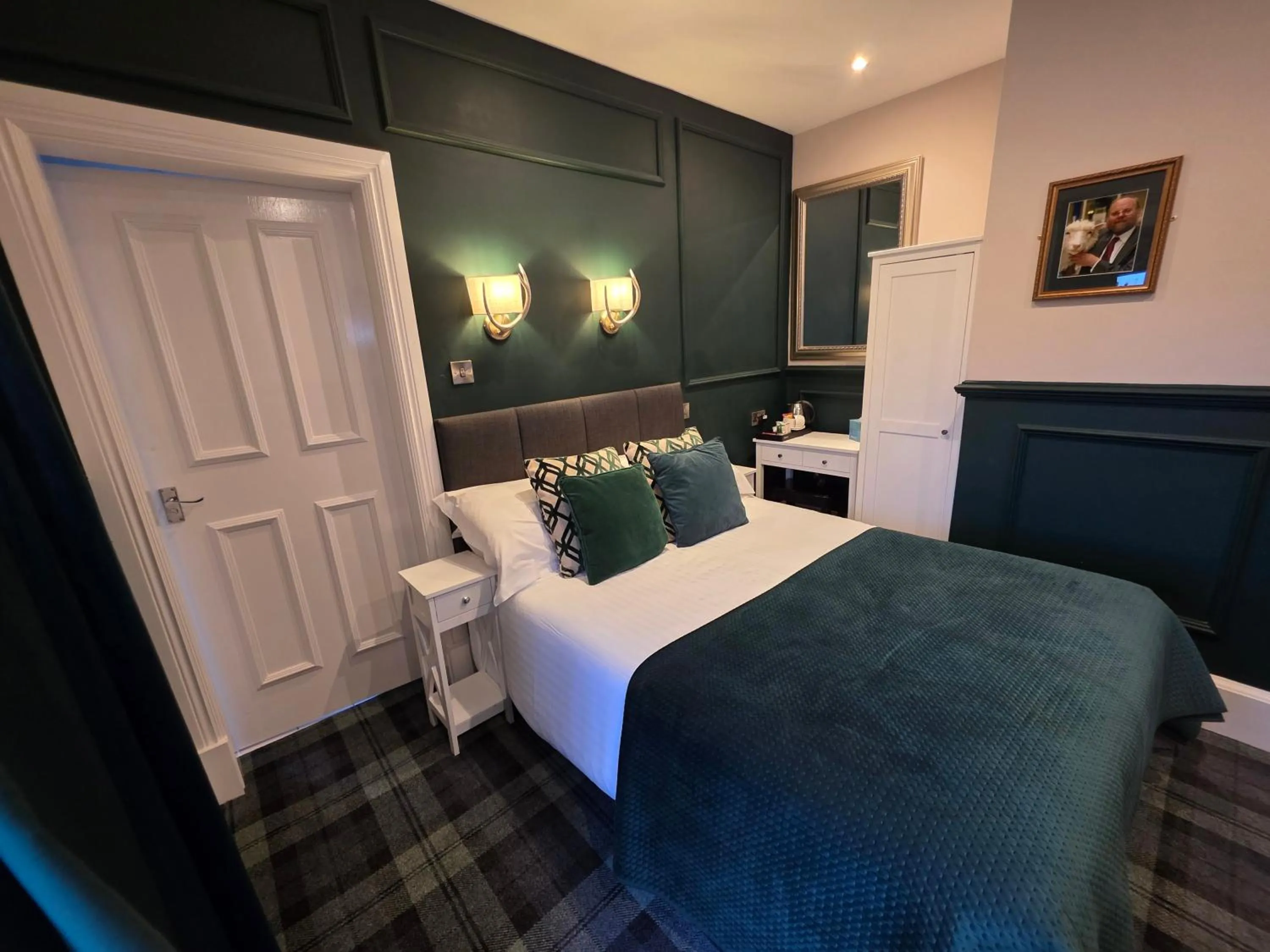 Bed in The Original Rosslyn Inn